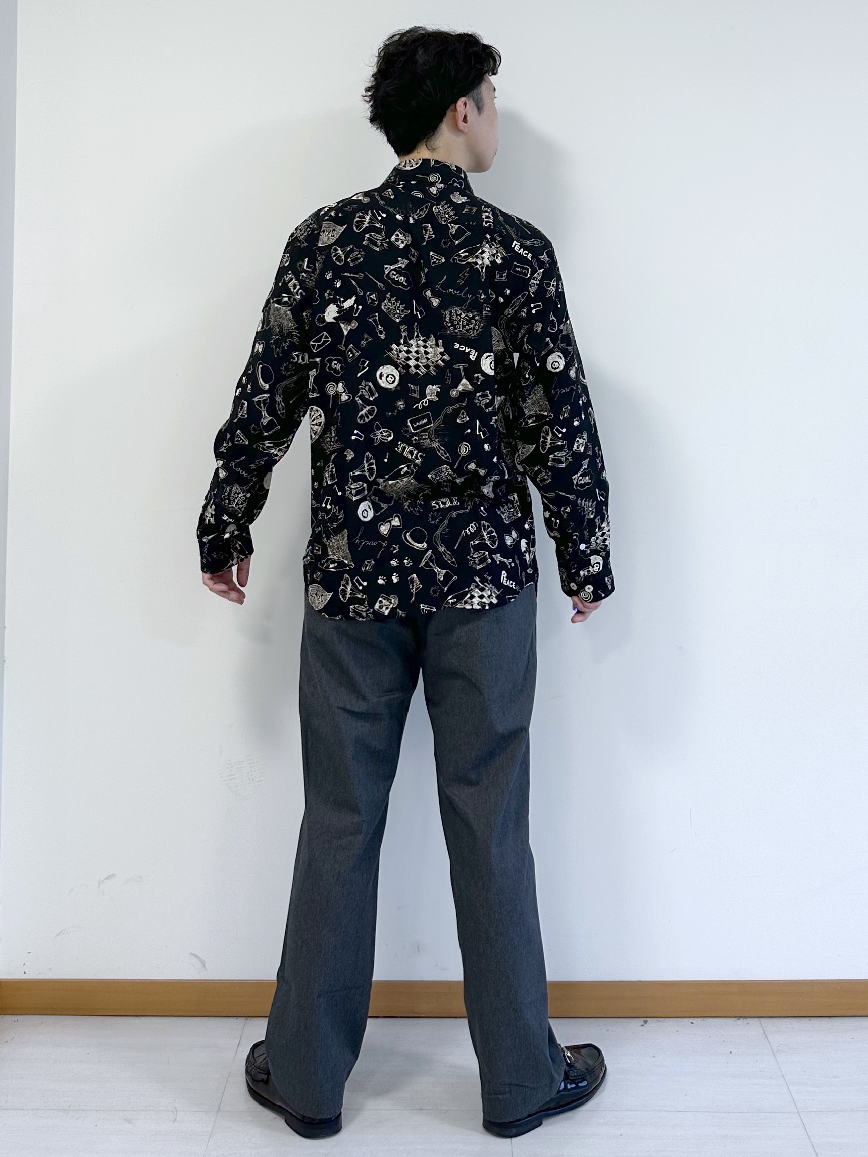 イッシーさんの「TAKEO KIKUCHI｜【BOWLER HAT LABEL】日本製PLAYプリントシャツ」を使ったコーディネート