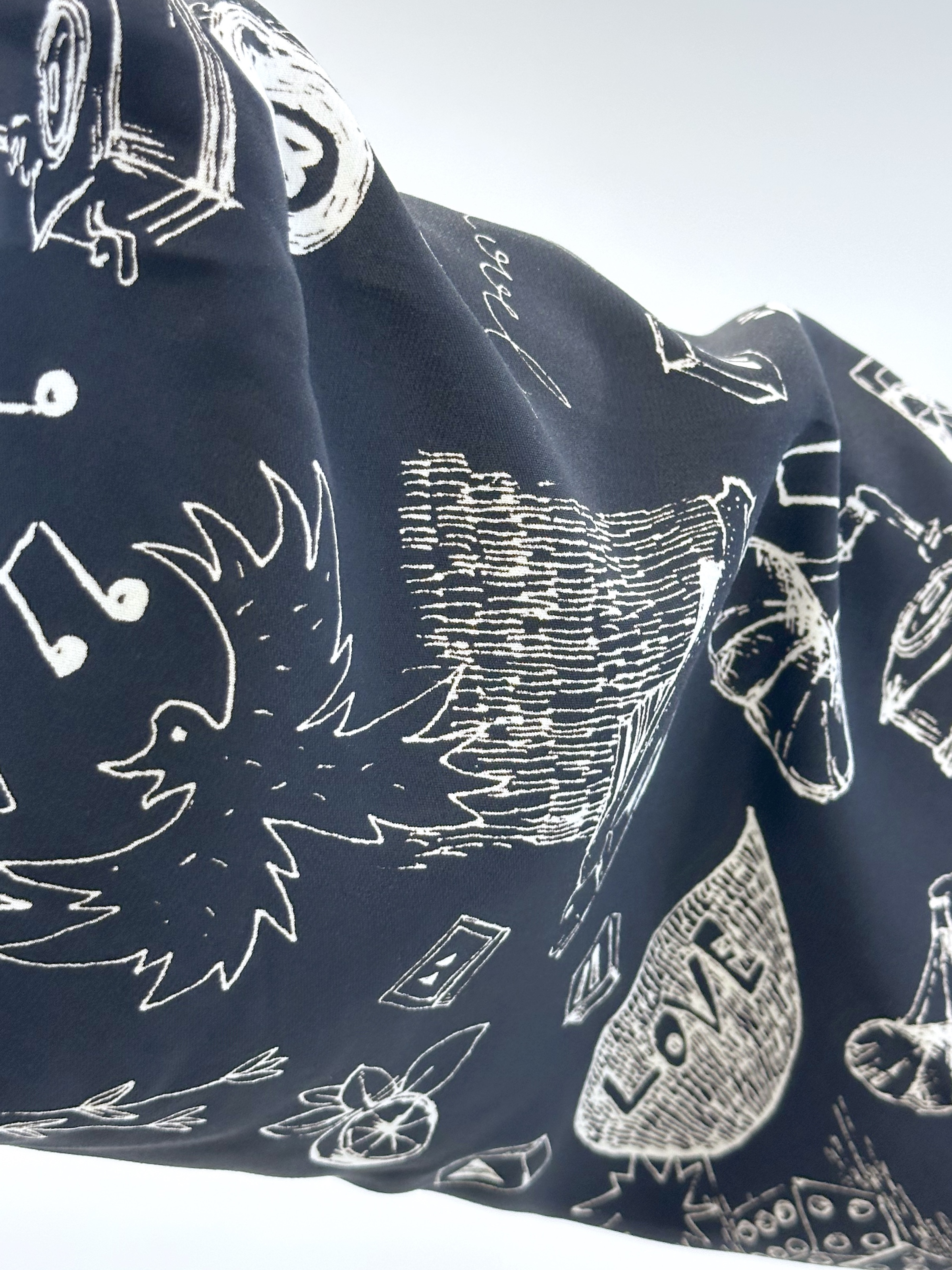 イッシーさんの「TAKEO KIKUCHI｜【BOWLER HAT LABEL】日本製PLAYプリントシャツ」を使ったコーディネート