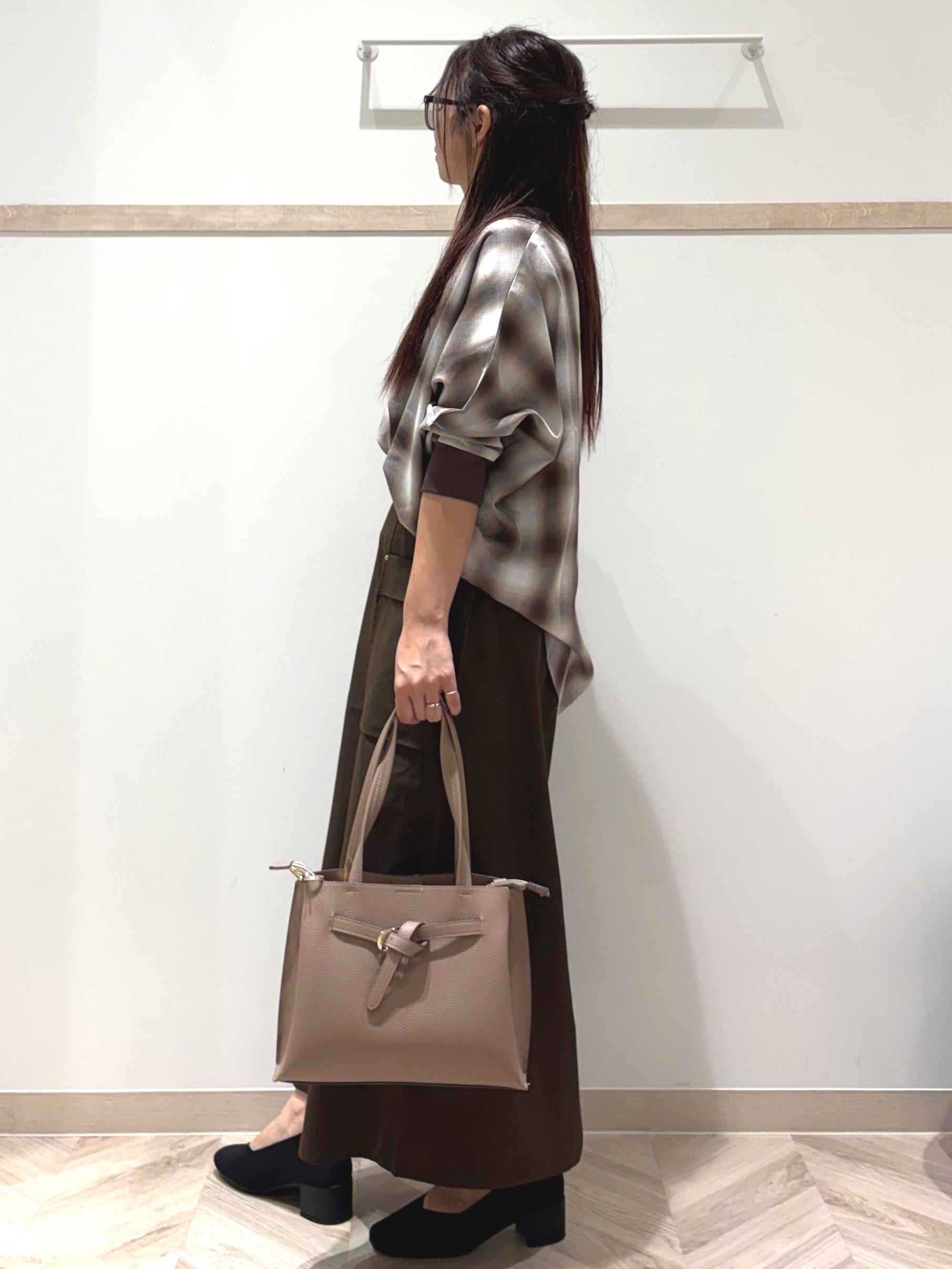 nanaさんの「SHOO･LA･RUE｜【着丈選べる/洗濯後しわになりにくい】インせず着られる ドルマンブラウス」を使ったコーディネート