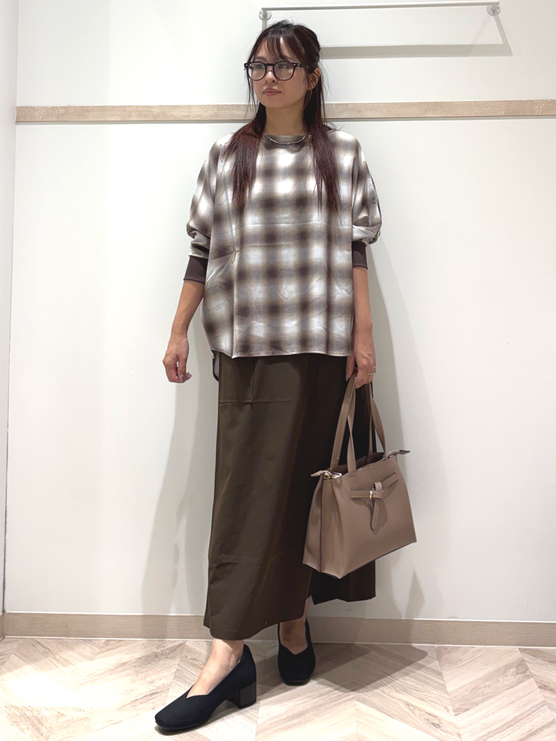 nanaさんの「SHOO･LA･RUE｜【着丈選べる/洗濯後しわになりにくい】インせず着られる ドルマンブラウス」を使ったコーディネート