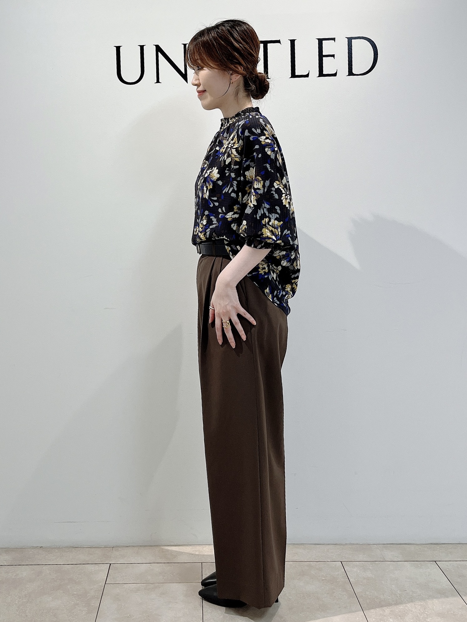 hayaさんの「UNTITLED｜【秋映え/花柄】フラワープリントブラウス」を使ったコーディネート