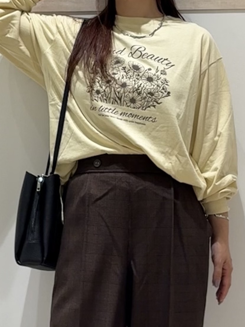 nanaさんの「SHOO･LA･RUE｜【高レビュー/S-LL】デイリー使いに 選べる6柄プリントロンT」を使ったコーディネート