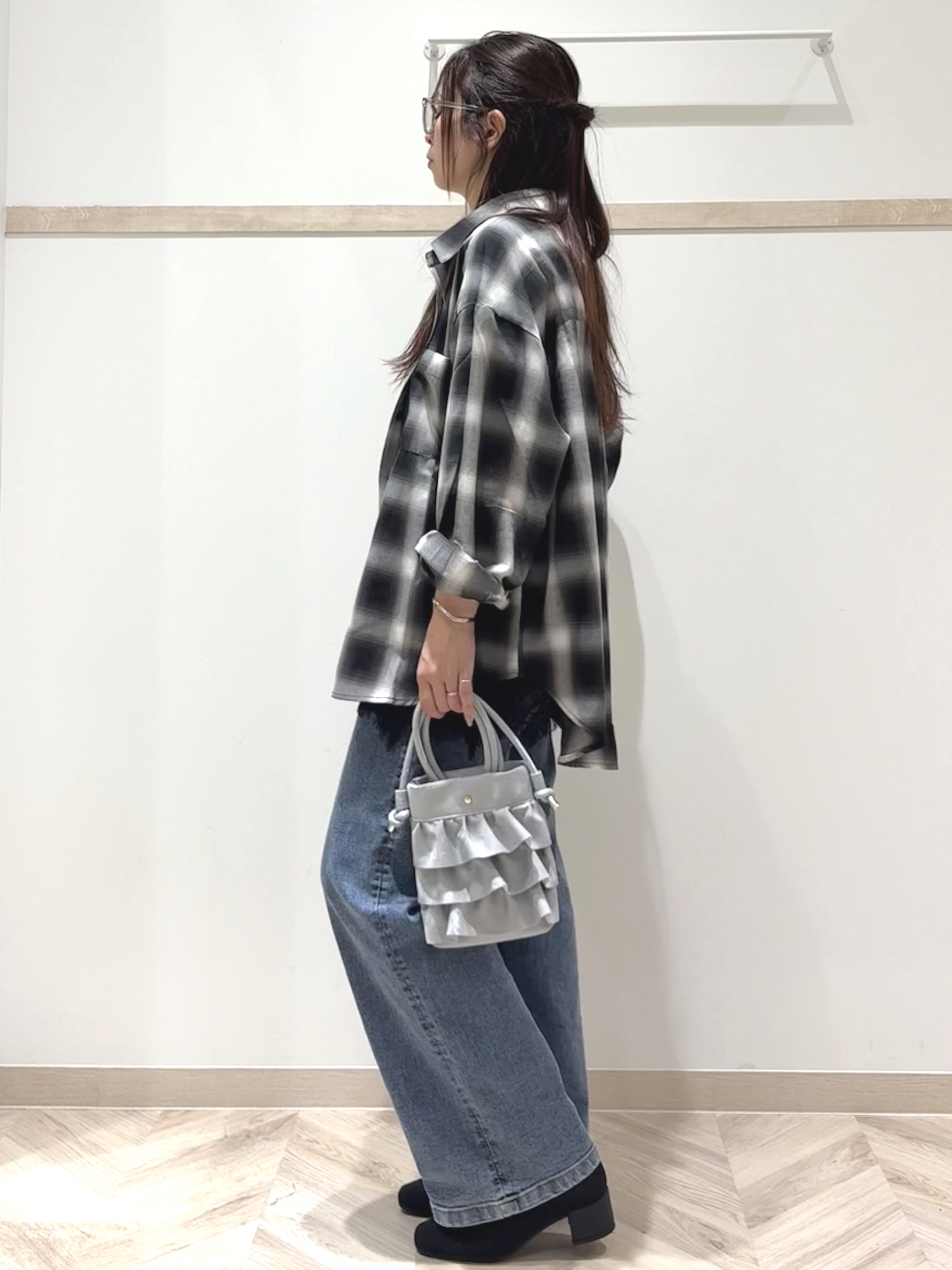 nanaさんの「SHOO･LA･RUE｜【洗濯後しわになりにくい/S-LL】気分で選ぶ 大人のデイリー使いに ベーシックシャツ」を使ったコーディネート