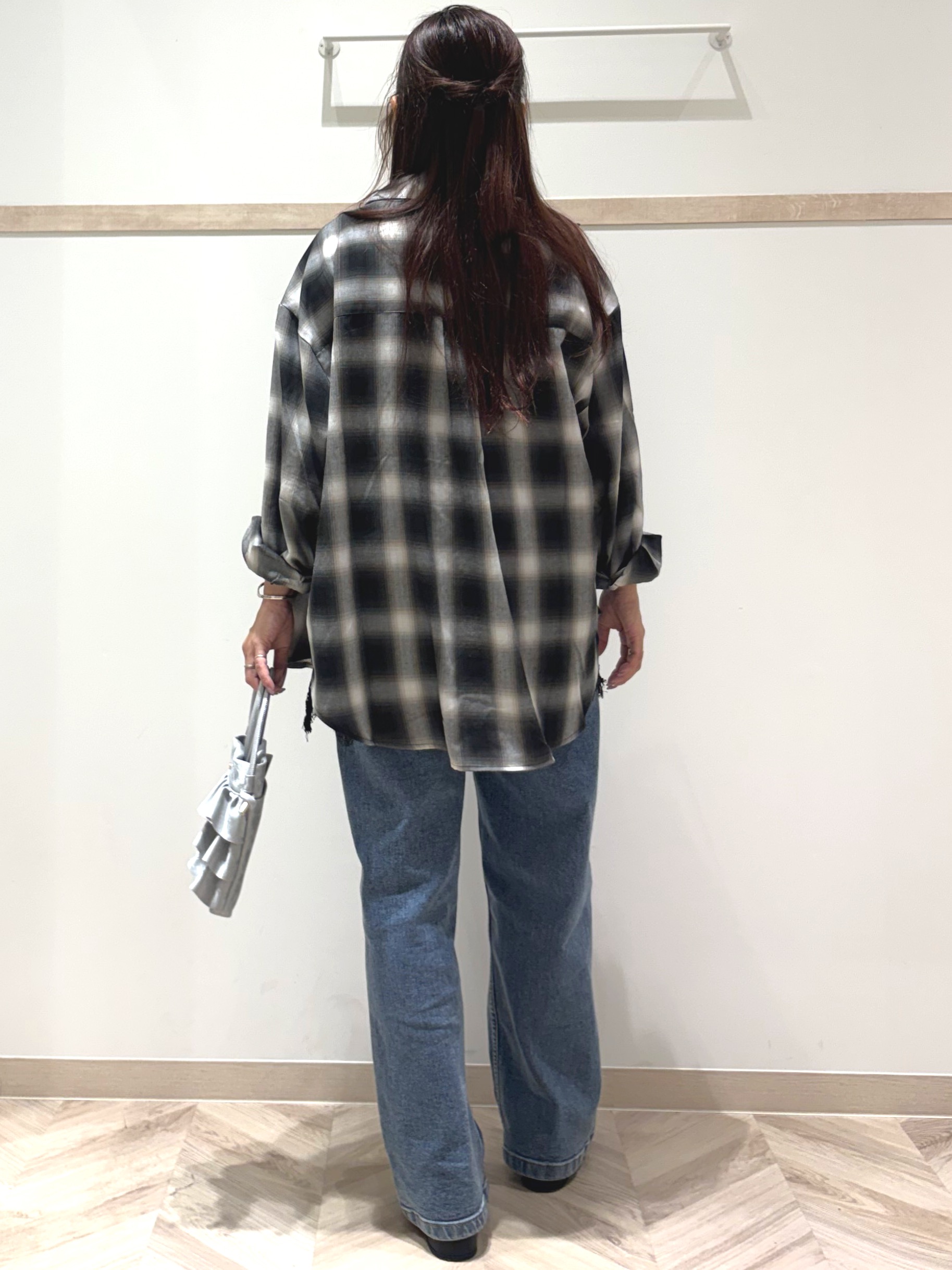 nanaさんの「SHOO･LA･RUE｜【洗濯後しわになりにくい/S-LL】気分で選ぶ 大人のデイリー使いに ベーシックシャツ」を使ったコーディネート