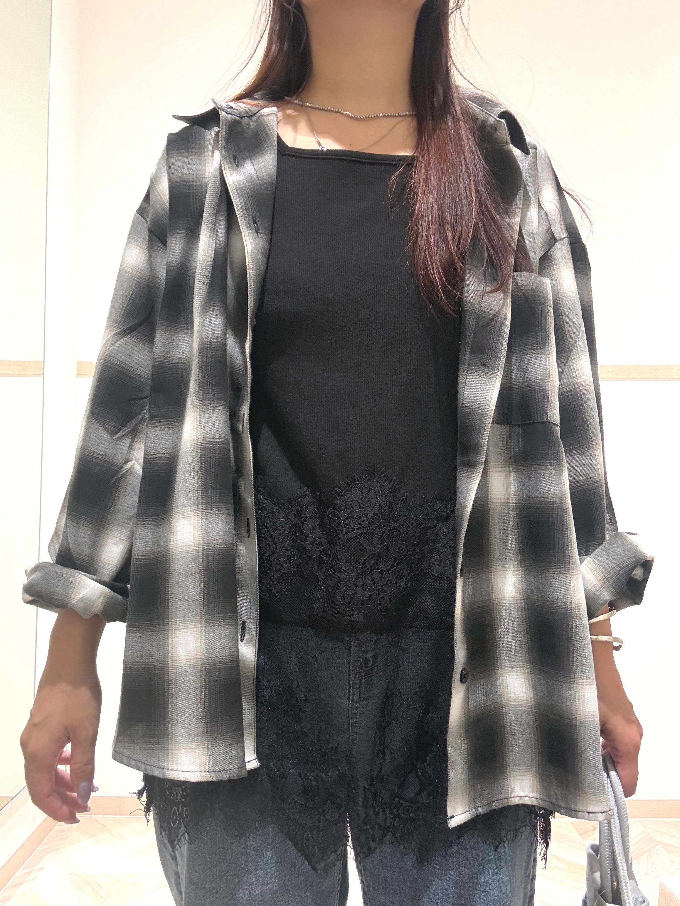 nanaさんの「SHOO･LA･RUE｜【洗濯後しわになりにくい/S-LL】気分で選ぶ 大人のデイリー使いに ベーシックシャツ」を使ったコーディネート