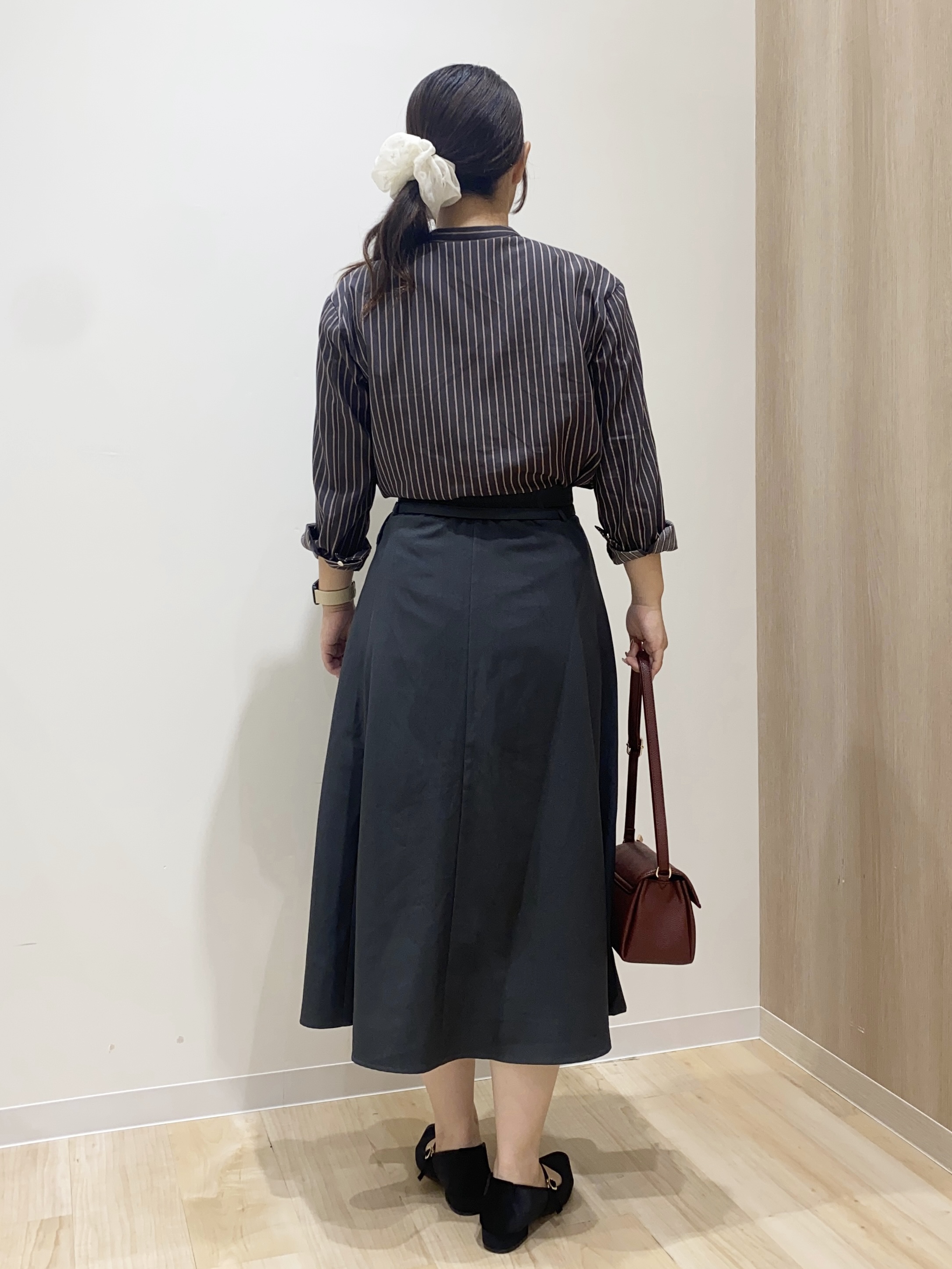 HANAさんの「grove｜顔周りをすっきり見せる バンドカラースキッパーシャツ」を使ったコーディネート