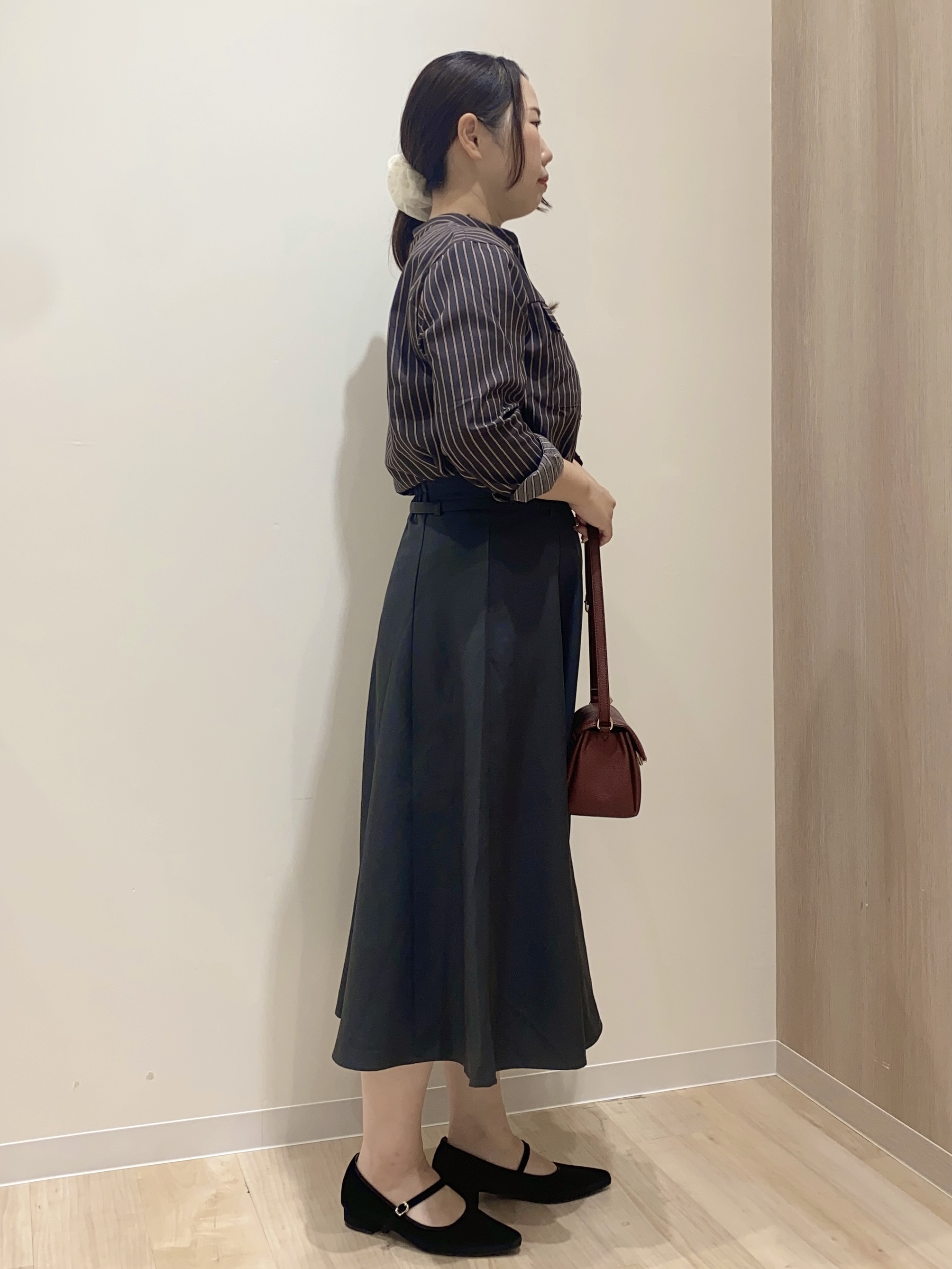 HANAさんの「grove｜顔周りをすっきり見せる バンドカラースキッパーシャツ」を使ったコーディネート