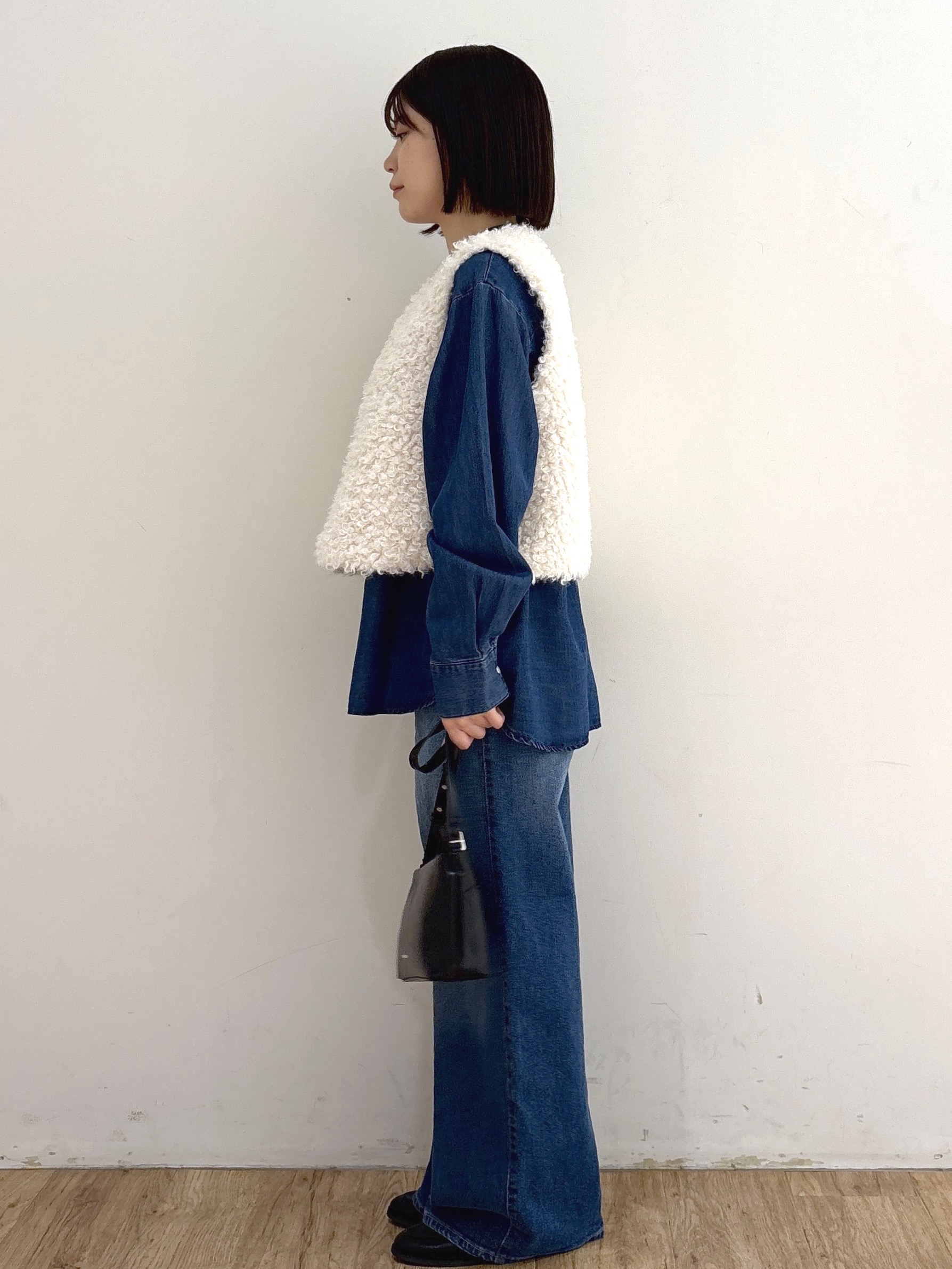 mireiさんの「OPAQUE.CLIP｜カーリーフェイクファーベスト【洗濯機OK】」を使ったコーディネート