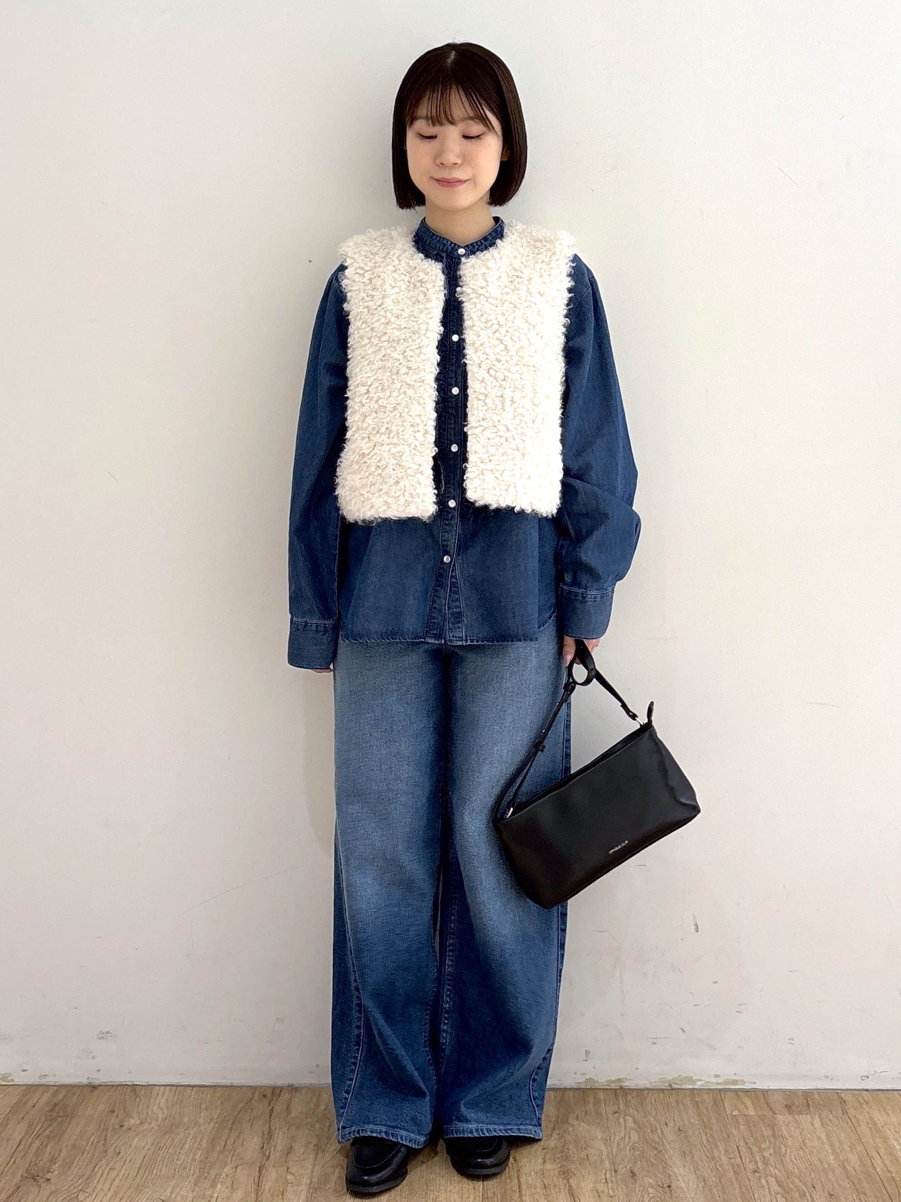 mireiさんの「OPAQUE.CLIP｜カーリーフェイクファーベスト【洗濯機OK】」を使ったコーディネート