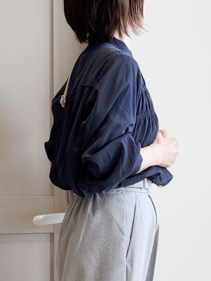 yamakoさんの「grove｜【お仕事◎】ヴィンテージサテンシャーリングブラウス」を使ったコーディネート