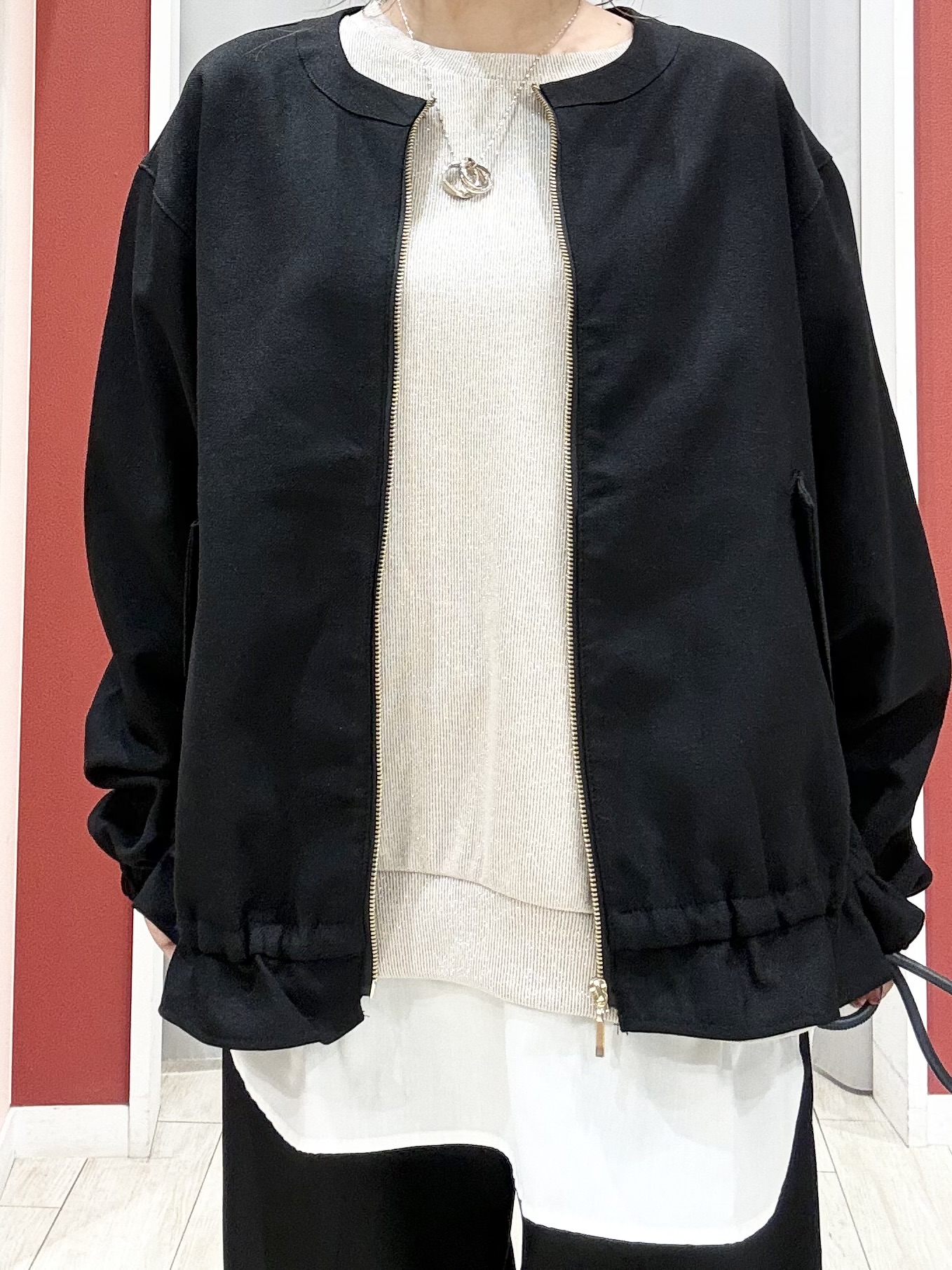 shioさんの「SHOO･LA･RUE｜【洗濯後しわになりにくい/S-LL】裾ドロストフリルブルゾン」を使ったコーディネート