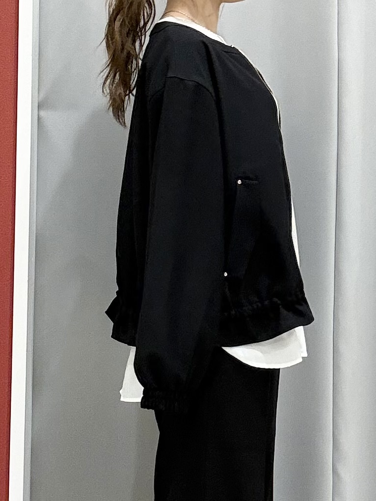 shioさんの「SHOO･LA･RUE｜【洗濯後しわになりにくい/S-LL】裾ドロストフリルブルゾン」を使ったコーディネート