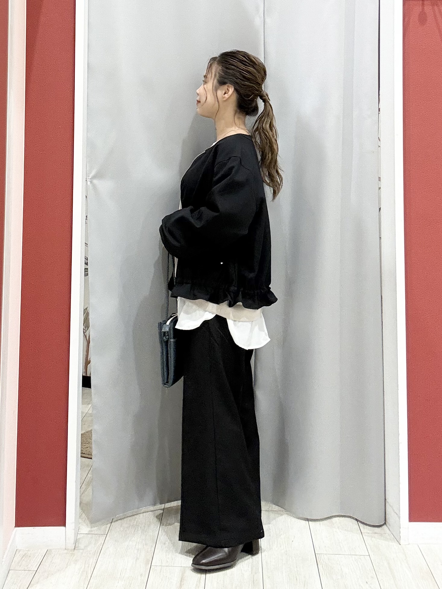 shioさんの「SHOO･LA･RUE｜【洗濯後しわになりにくい/S-LL】裾ドロストフリルブルゾン」を使ったコーディネート
