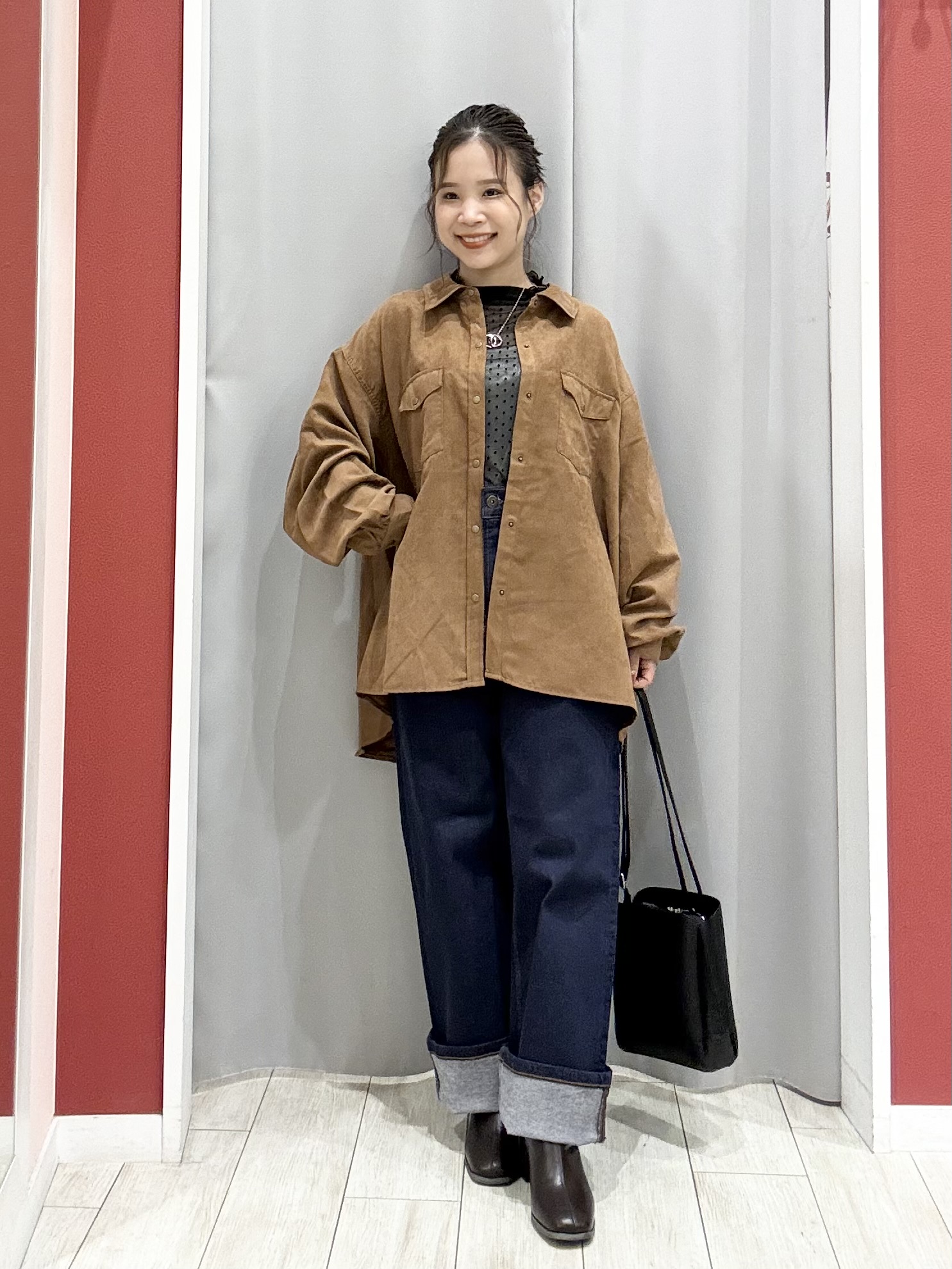 shioさんの「SHOO･LA･RUE｜【S-LL/洗濯機可】なめらかさが心地いい。スエード調ポケットシャツ」を使ったコーディネート