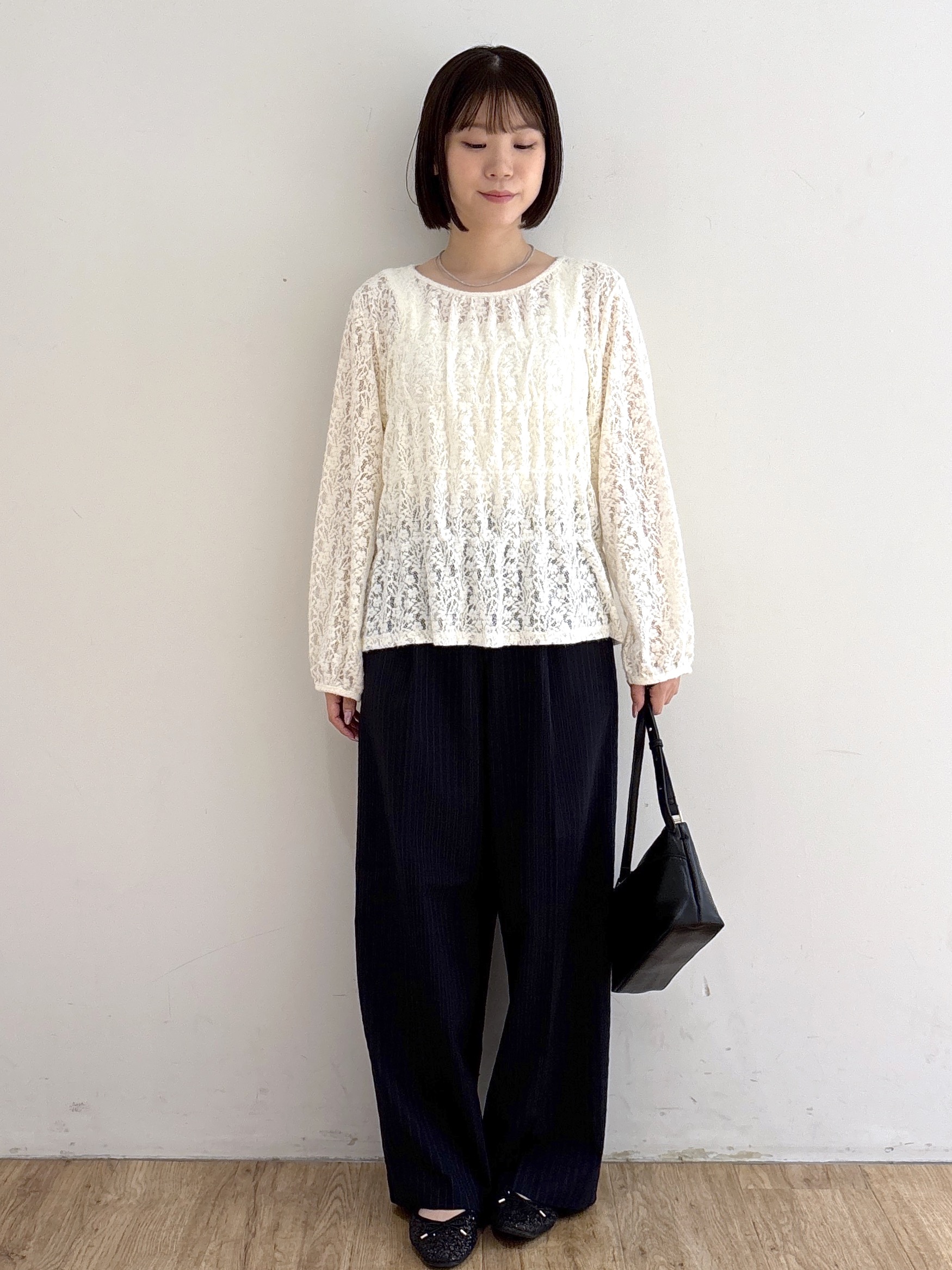 mireiさんの「OPAQUE.CLIP｜レースシャーリングブラウス【洗濯機OK】」を使ったコーディネート