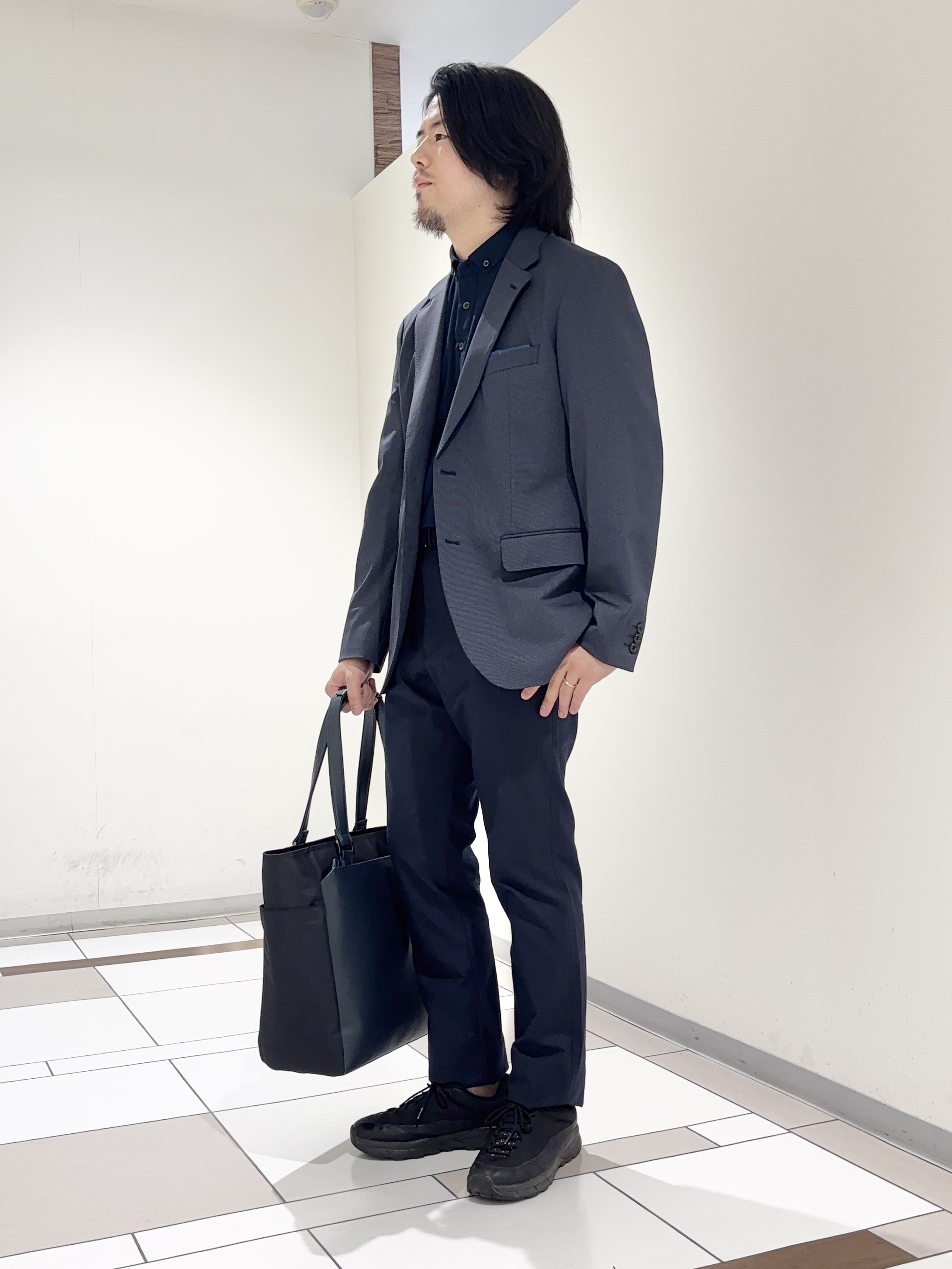 及川さんの「TAKEO KIKUCHI｜【360&deg;ストレッチ／軽量】None Of Stress ライト ジャケット（セットアップ対応）」を使ったコーディネート