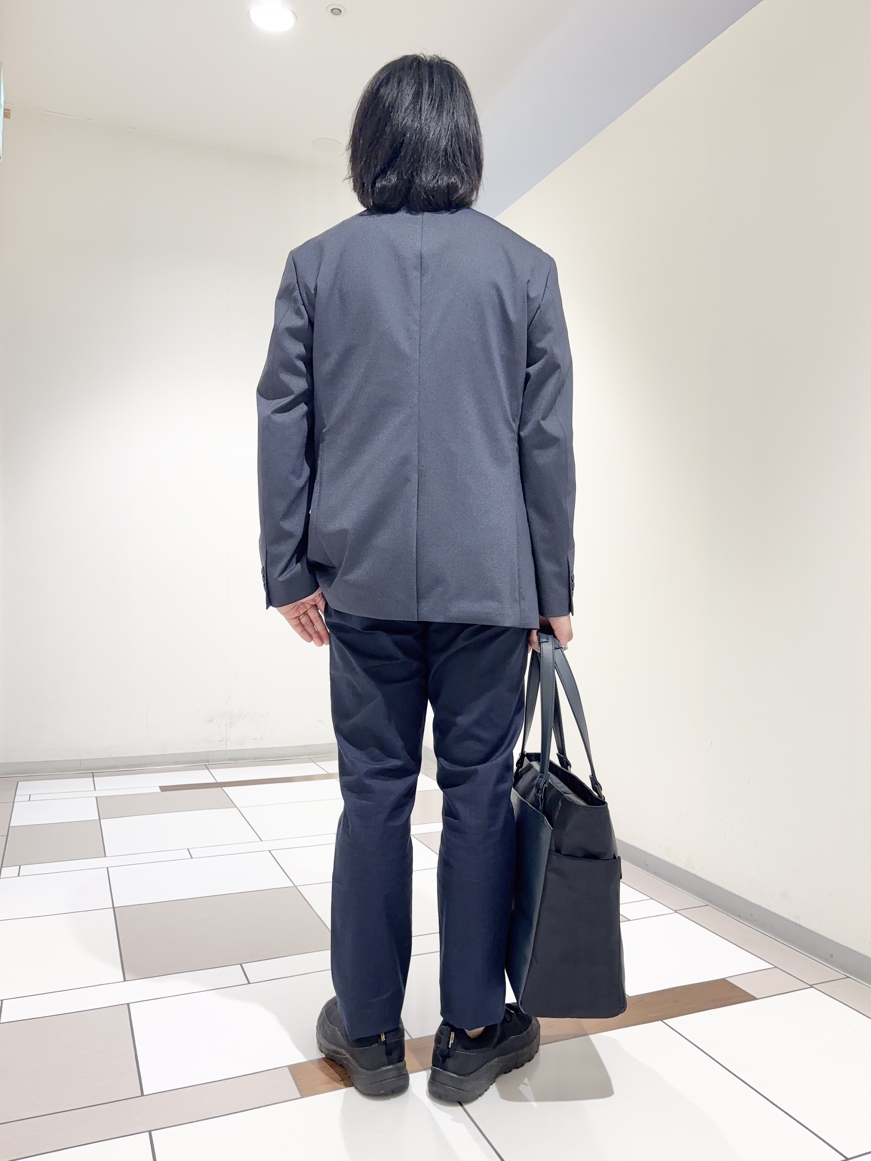 及川さんの「TAKEO KIKUCHI｜【360&deg;ストレッチ／軽量】None Of Stress ライト ジャケット（セットアップ対応）」を使ったコーディネート