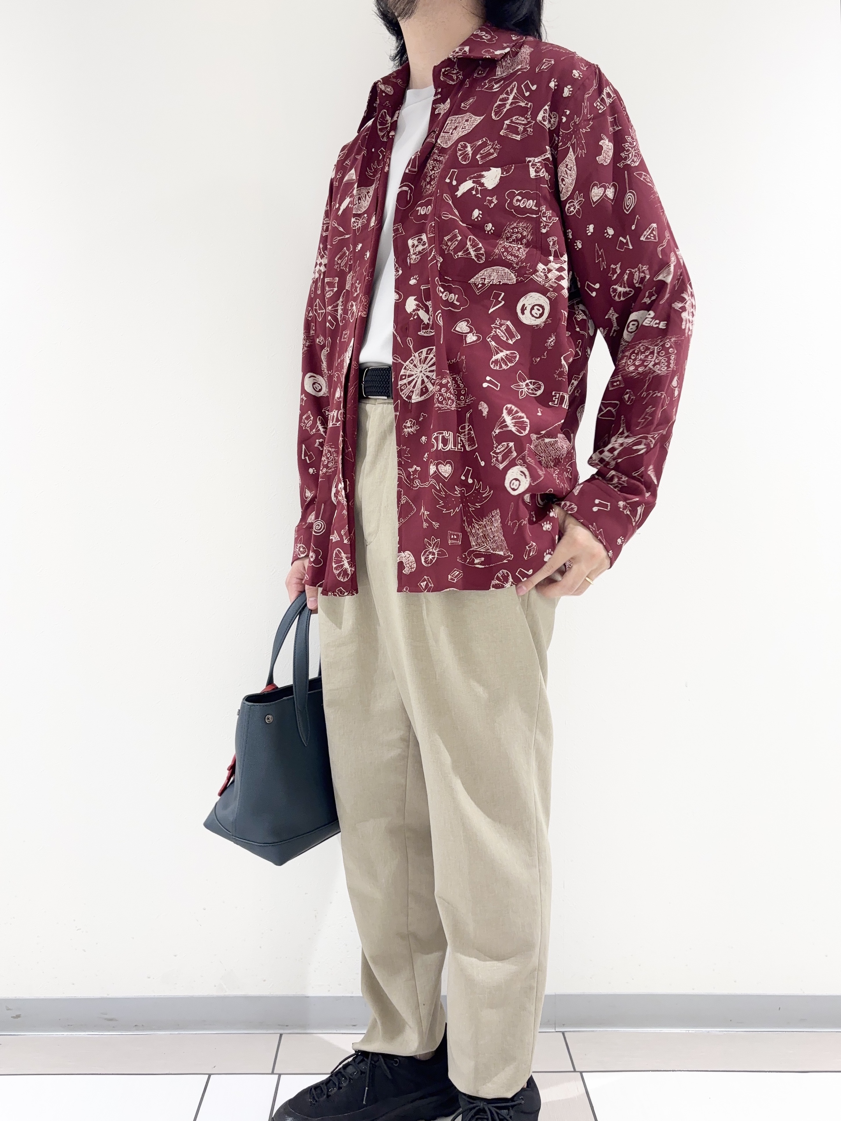 及川さんの「TAKEO KIKUCHI｜【BOWLER HAT LABEL】日本製PLAYプリントシャツ」を使ったコーディネート
