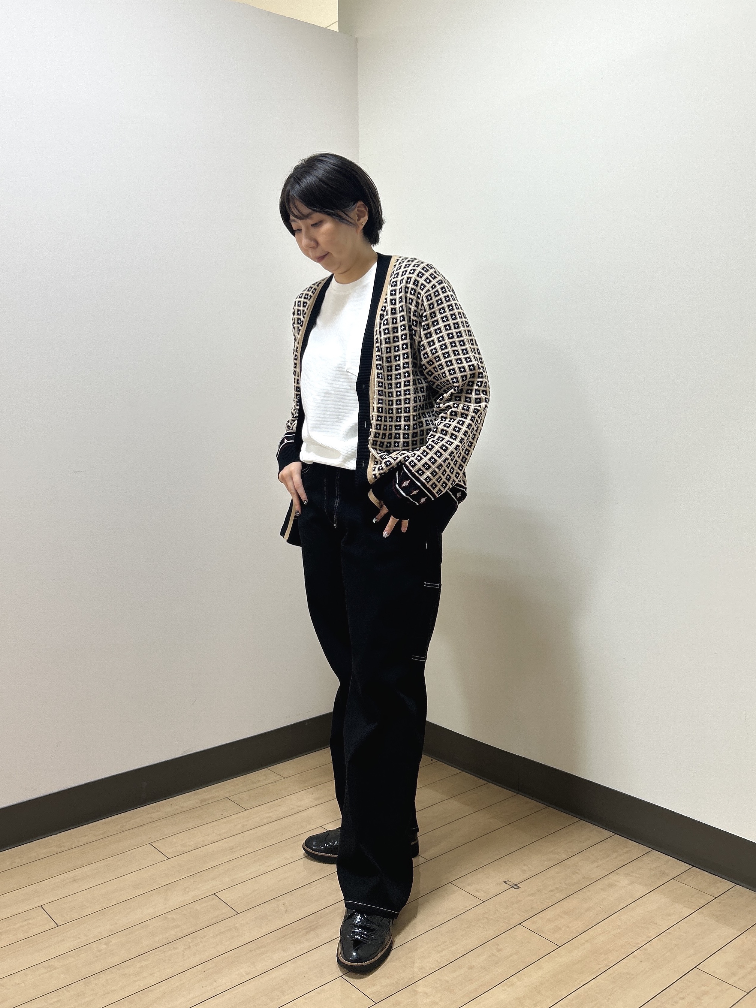 okaさんの「TAKEO KIKUCHI｜【BOWLER HAT LABEL】ジオメトリック柄カーディガン」を使ったコーディネート