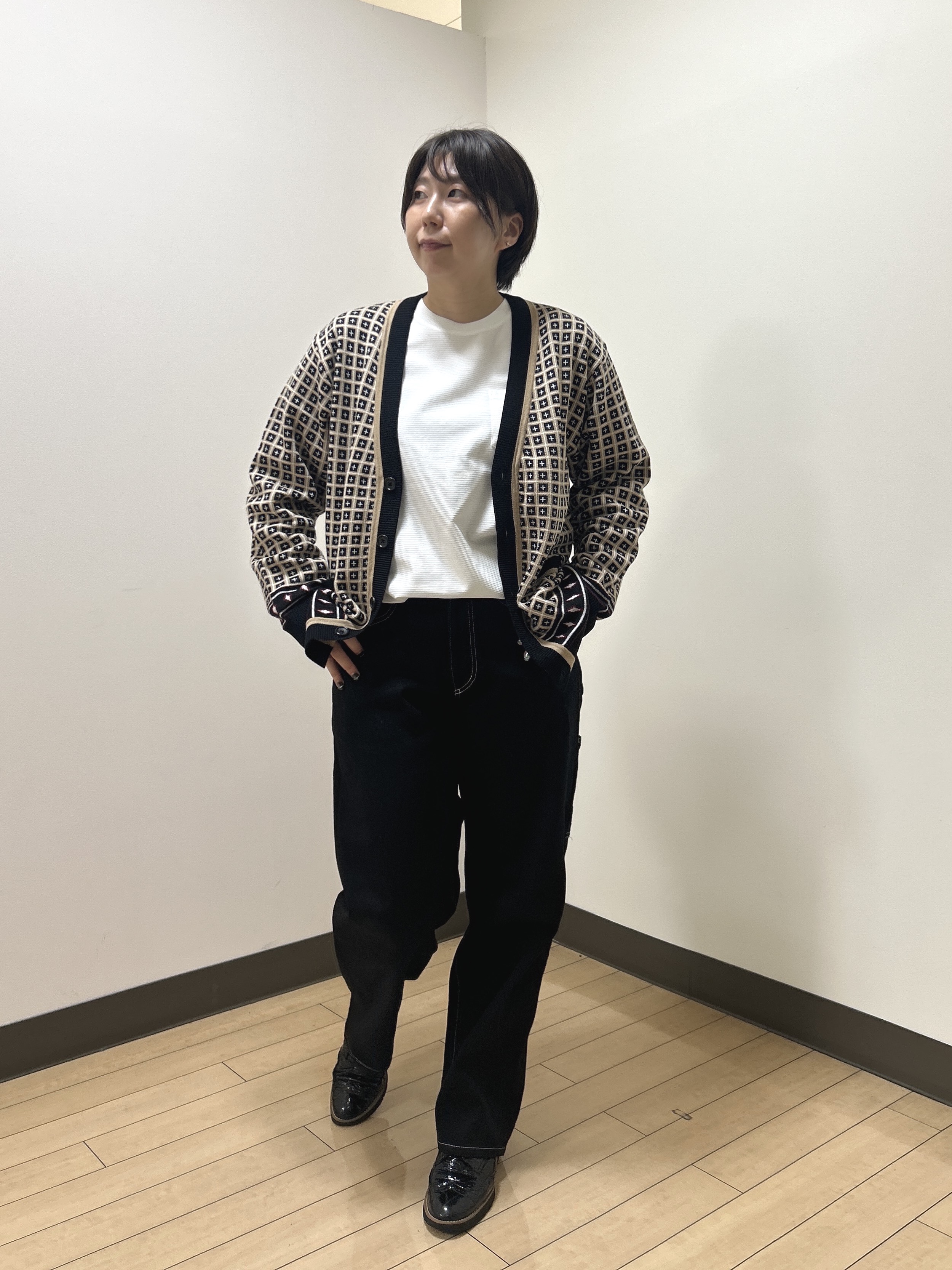 okaさんの「TAKEO KIKUCHI｜【BOWLER HAT LABEL】ジオメトリック柄カーディガン」を使ったコーディネート