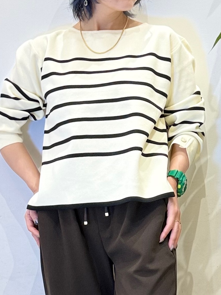 misakiさんの「SHOO･LA･RUE｜【洗濯機可/S-LL】抜け感ある着こなしに 金ボタン付き スポンディッシュ クルーネックニット」を使ったコーディネート