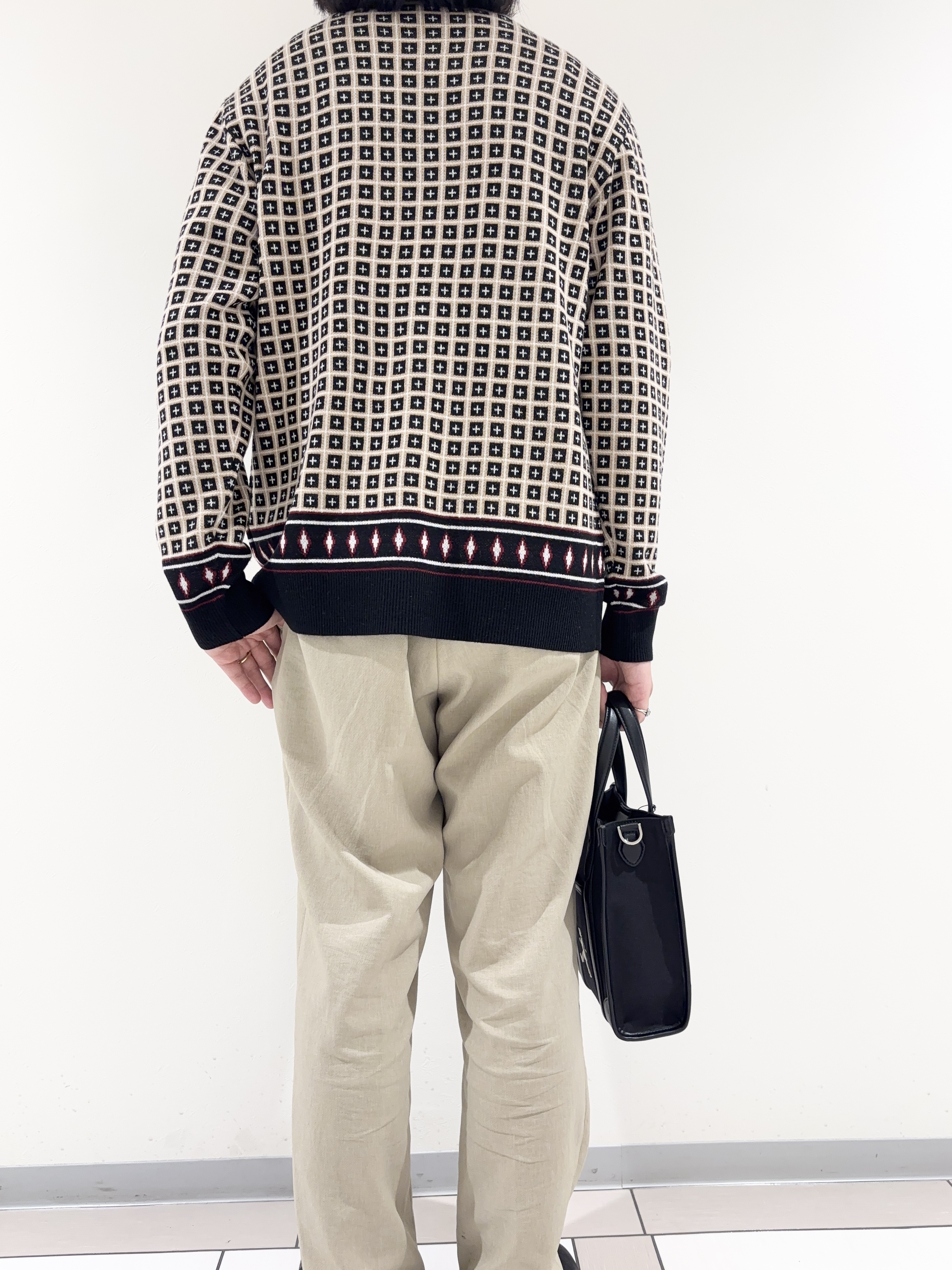 及川さんの「TAKEO KIKUCHI｜【BOWLER HAT LABEL】ジオメトリック柄カーディガン」を使ったコーディネート