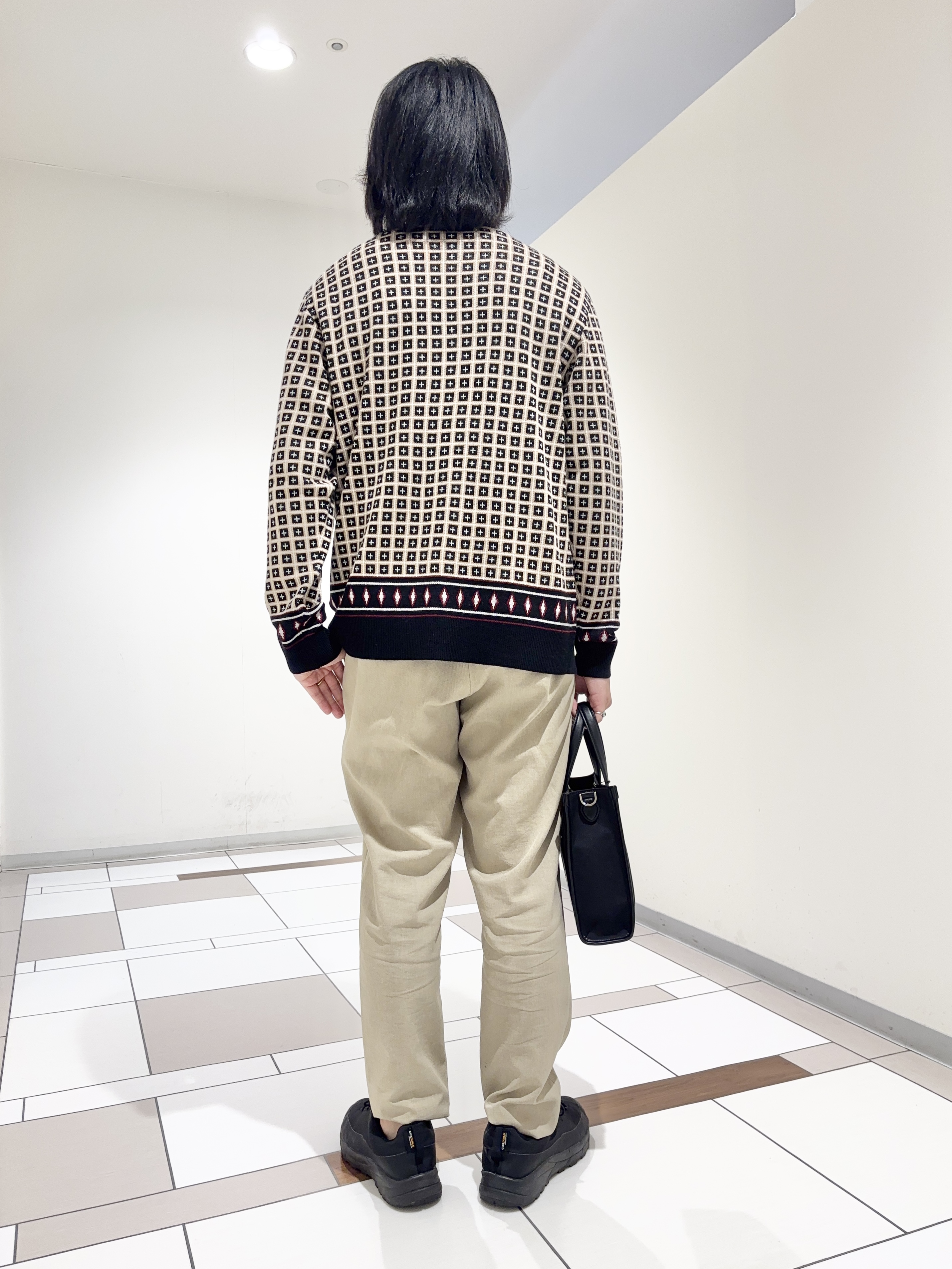 及川さんの「TAKEO KIKUCHI｜【BOWLER HAT LABEL】ジオメトリック柄カーディガン」を使ったコーディネート