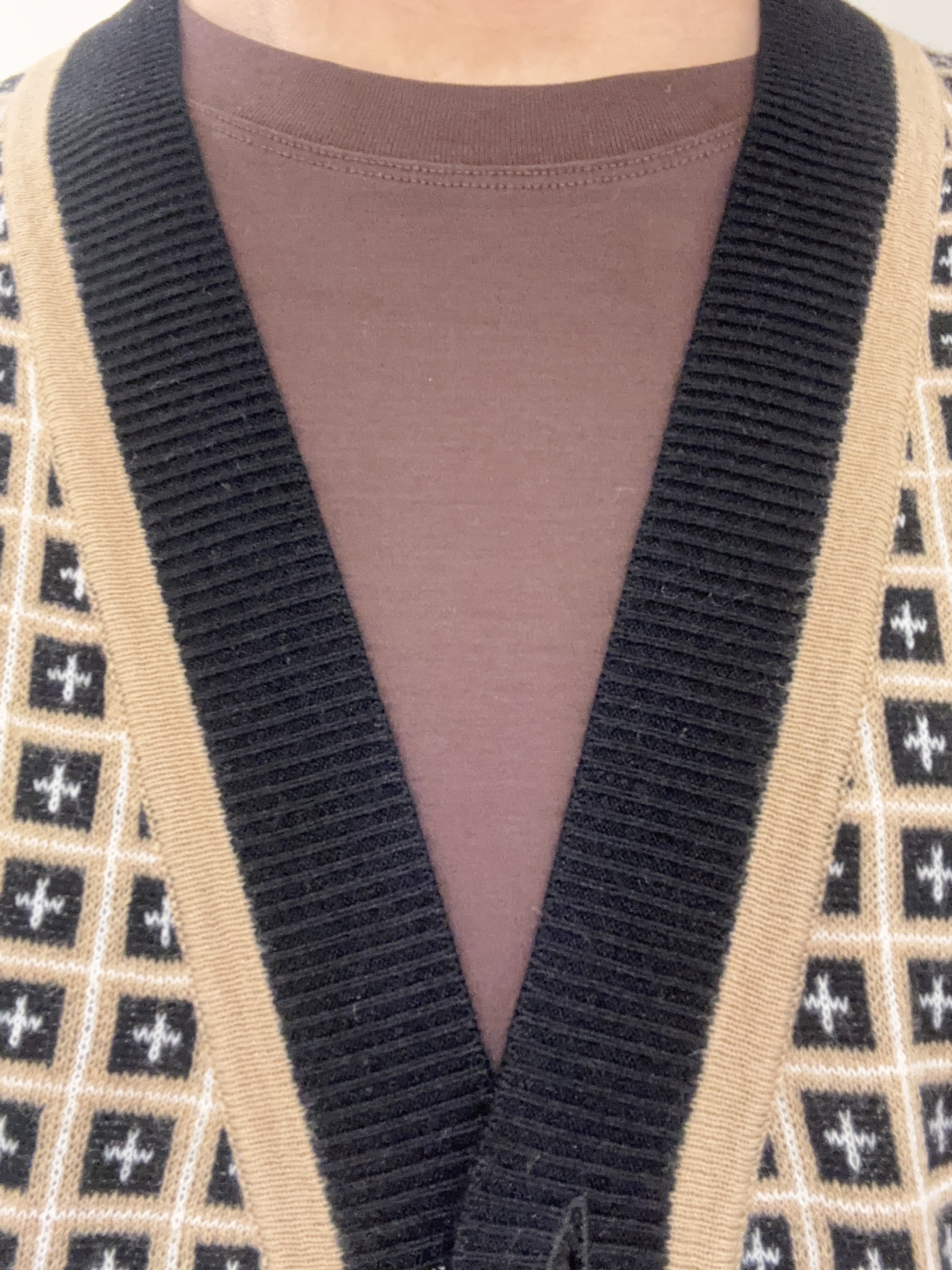 及川さんの「TAKEO KIKUCHI｜【BOWLER HAT LABEL】ジオメトリック柄カーディガン」を使ったコーディネート