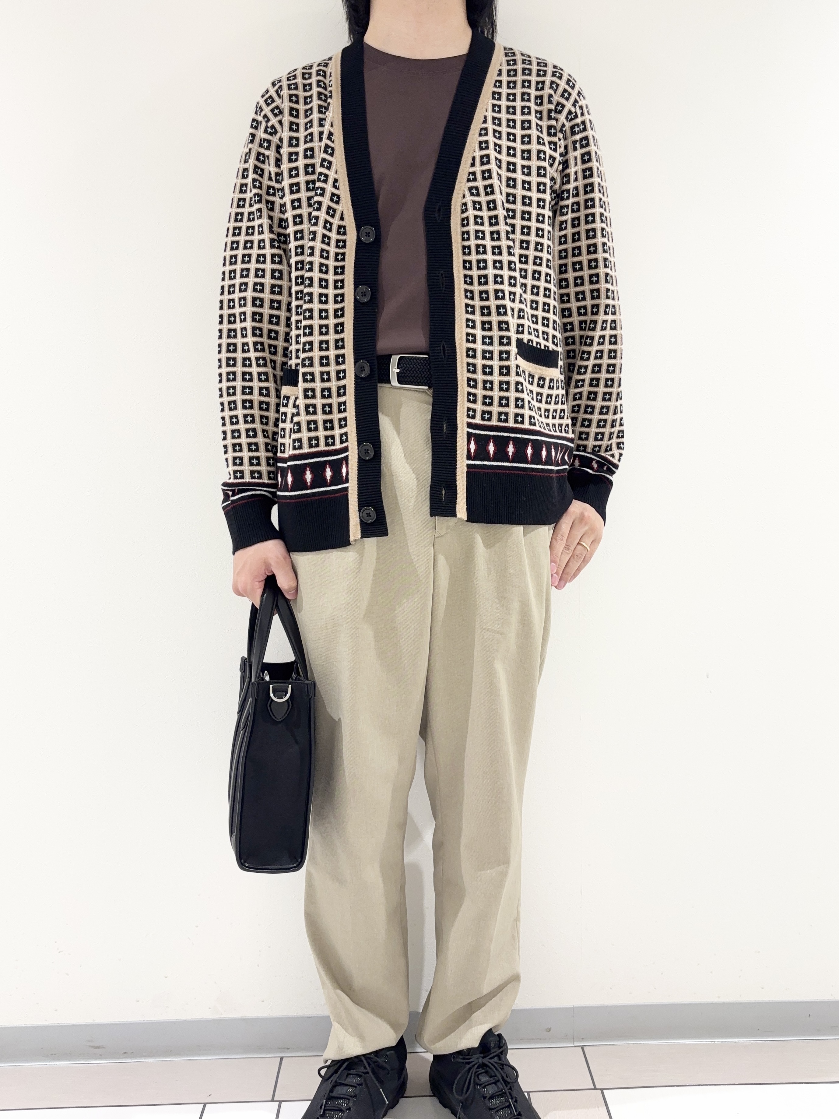 及川さんの「TAKEO KIKUCHI｜【BOWLER HAT LABEL】ジオメトリック柄カーディガン」を使ったコーディネート
