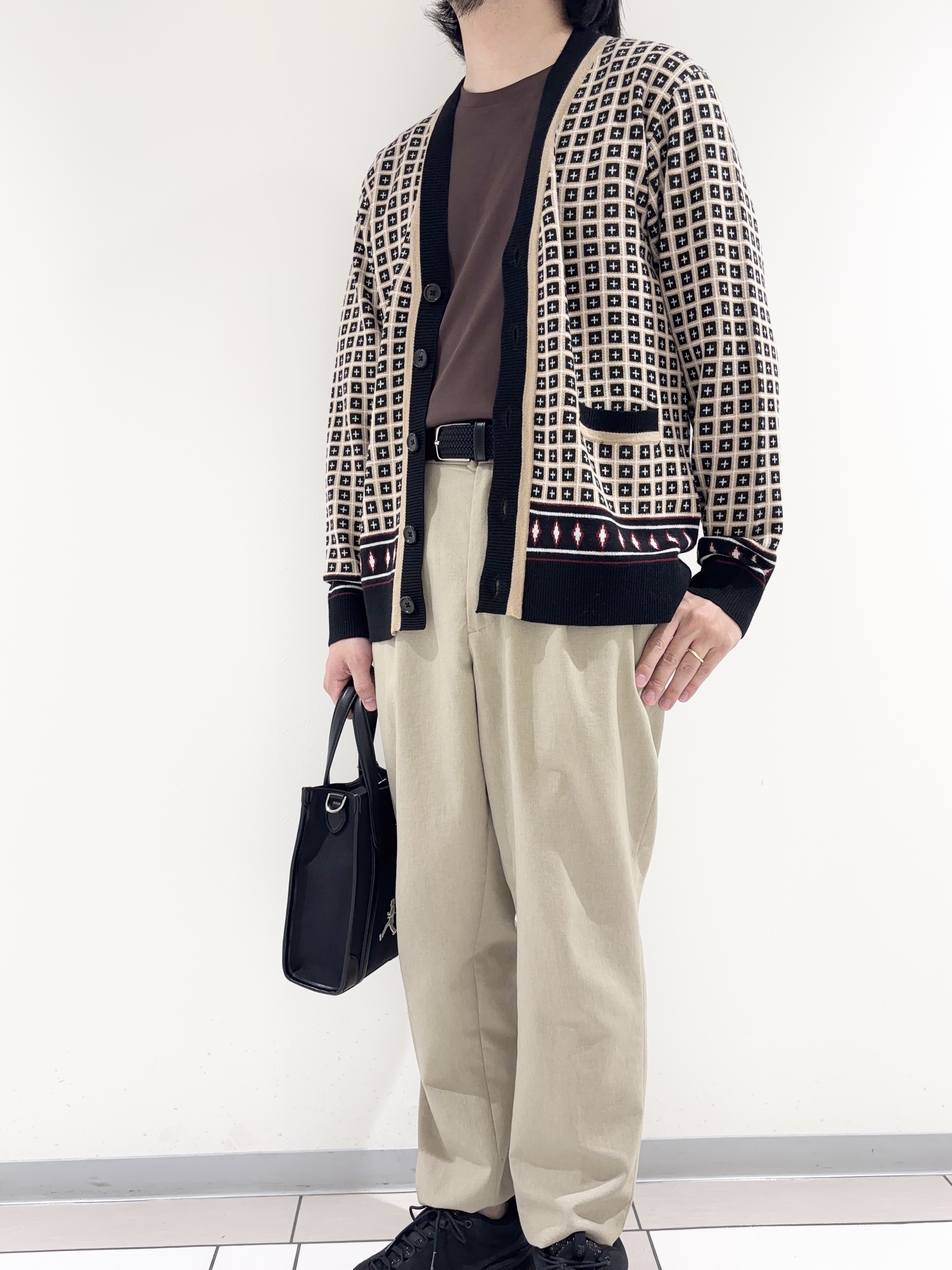 及川さんの「TAKEO KIKUCHI｜【BOWLER HAT LABEL】ジオメトリック柄カーディガン」を使ったコーディネート