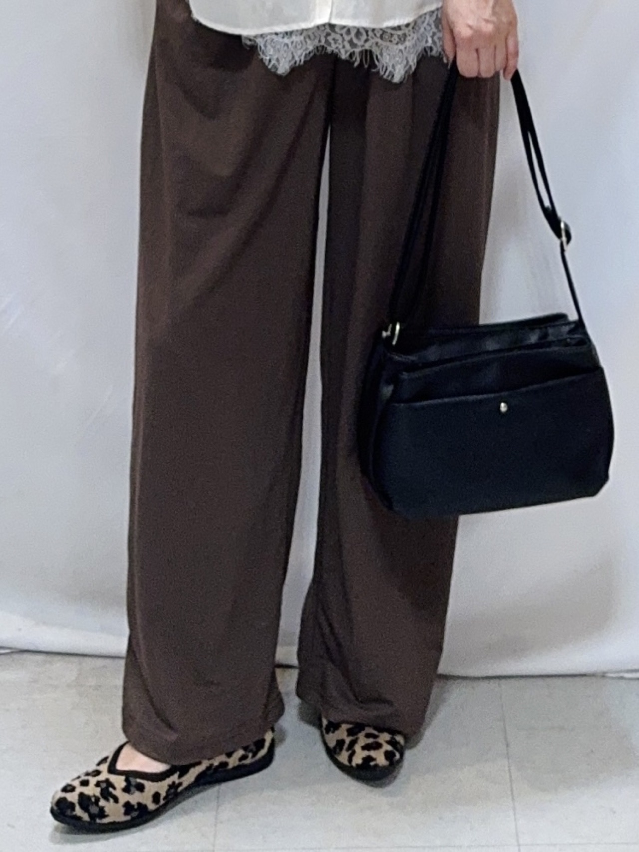 𝐇𝐢𝐫𝐨𝐦𝐢さんの「SHOO･LA･RUE｜【通気性〇/S-LL/洗濯機可】羽織にも使いやすい きちんとベーシックシャツ」を使ったコーディネート