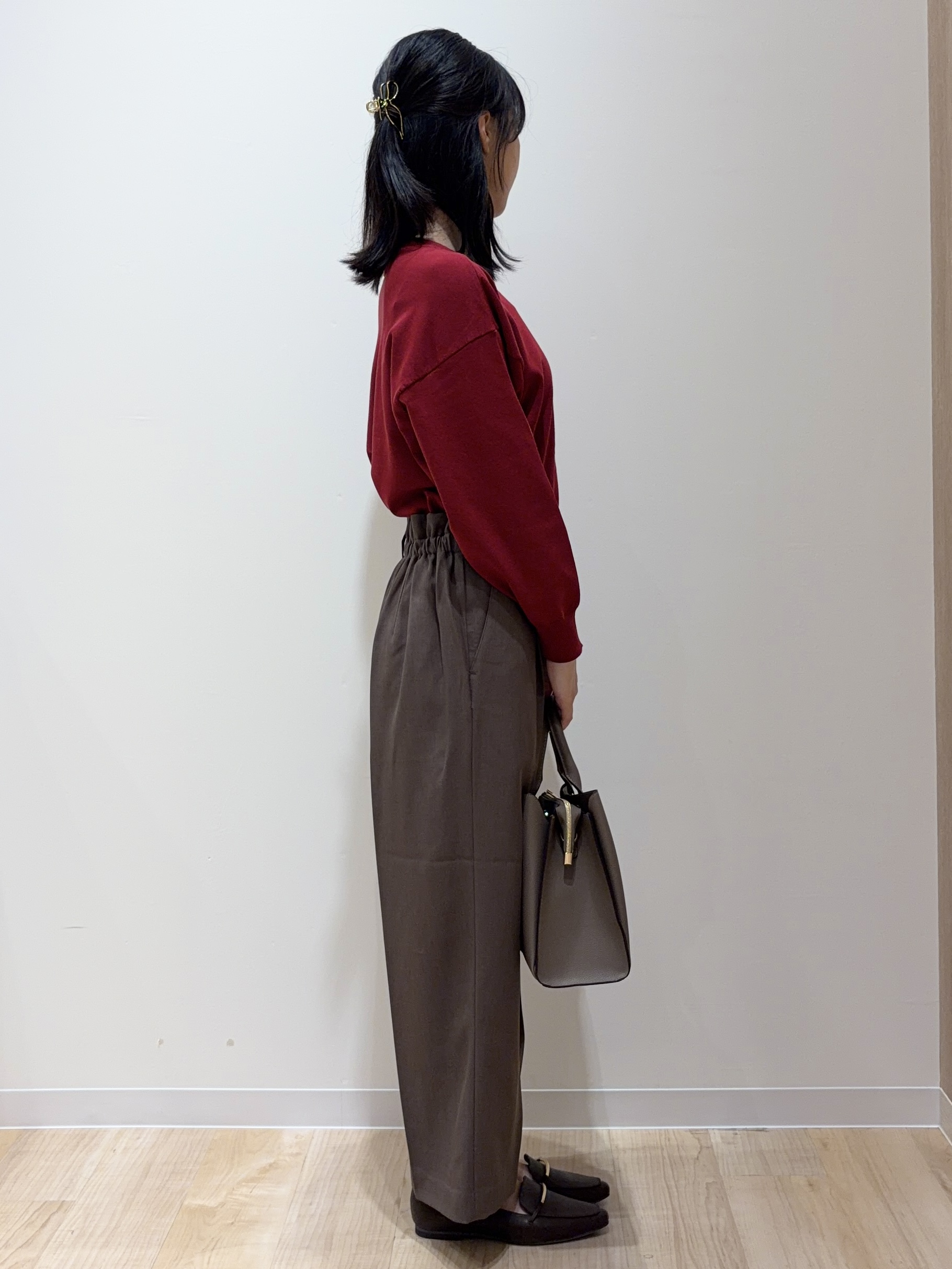 ayaneさんの「grove｜【前後2WAY】さりげなく、上品にきらめく ニットカーディガン」を使ったコーディネート