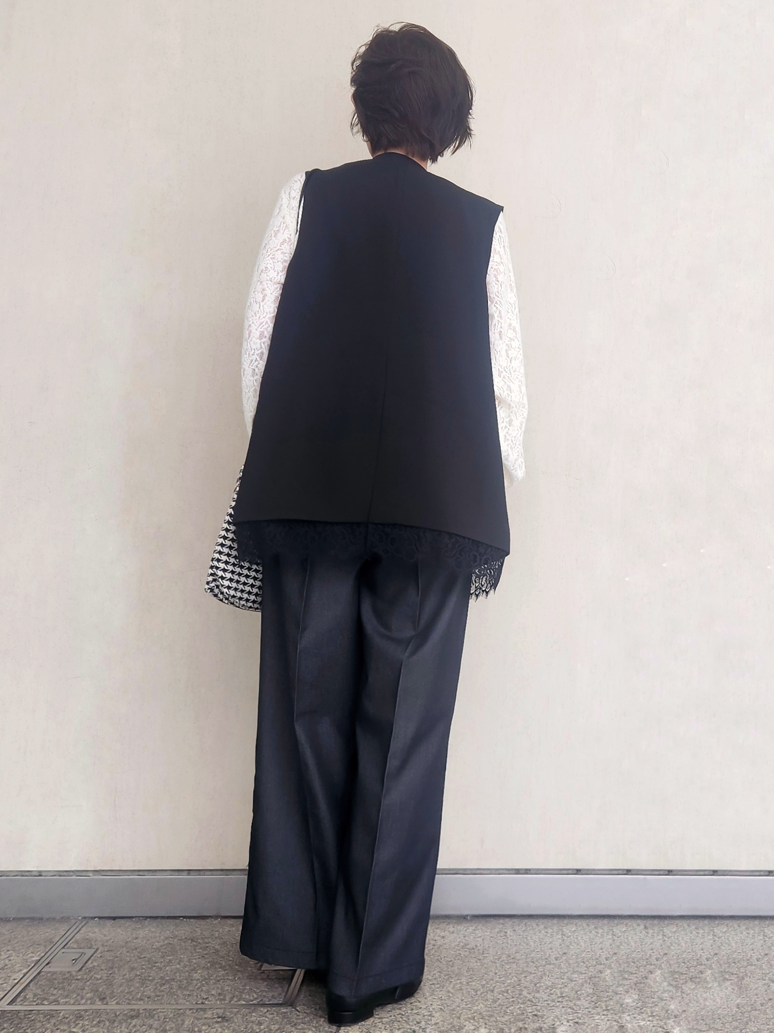 milkyさんの「OPAQUE.CLIP｜裾レースVネックジレ【2WAY ／洗濯機OK】」を使ったコーディネート