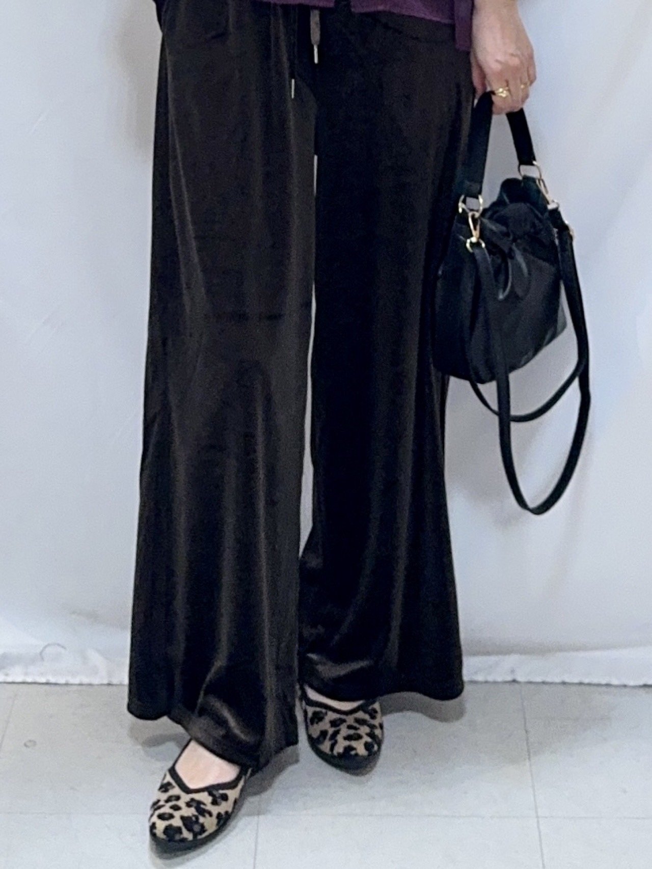 𝐇𝐢𝐫𝐨𝐦𝐢さんの「SHOO･LA･RUE｜【S-LL/洗濯機可】着痩せシルエット シャーリングシャツカーディガン」を使ったコーディネート