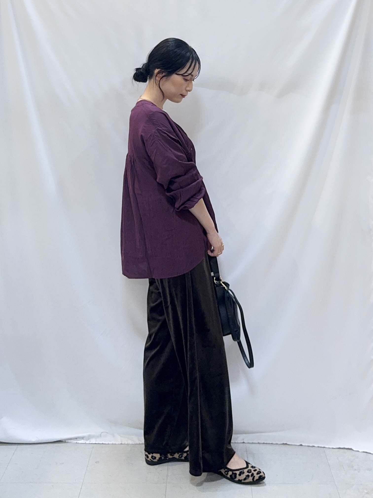 𝐇𝐢𝐫𝐨𝐦𝐢さんの「SHOO･LA･RUE｜【S-LL/洗濯機可】着痩せシルエット シャーリングシャツカーディガン」を使ったコーディネート