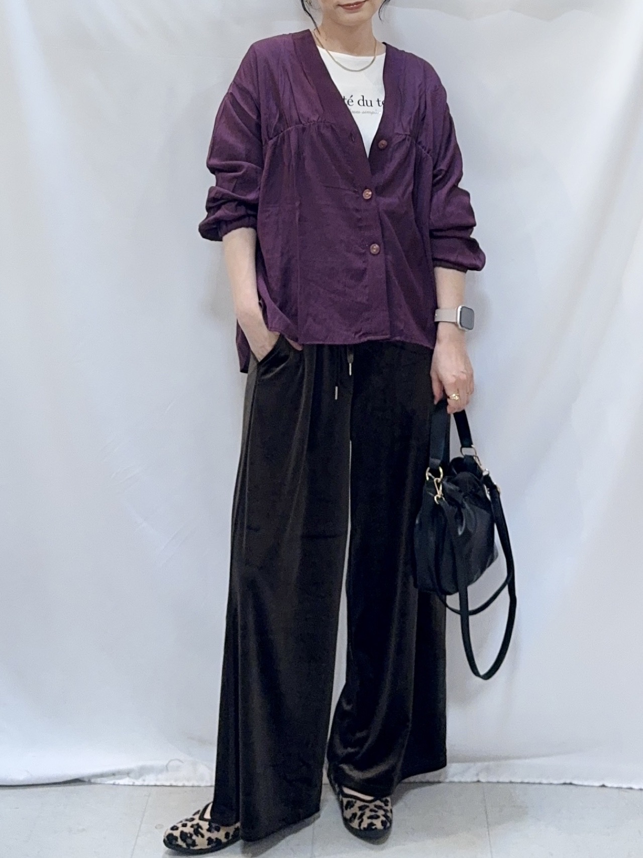 𝐇𝐢𝐫𝐨𝐦𝐢さんの「SHOO･LA･RUE｜【S-LL/洗濯機可】着痩せシルエット シャーリングシャツカーディガン」を使ったコーディネート