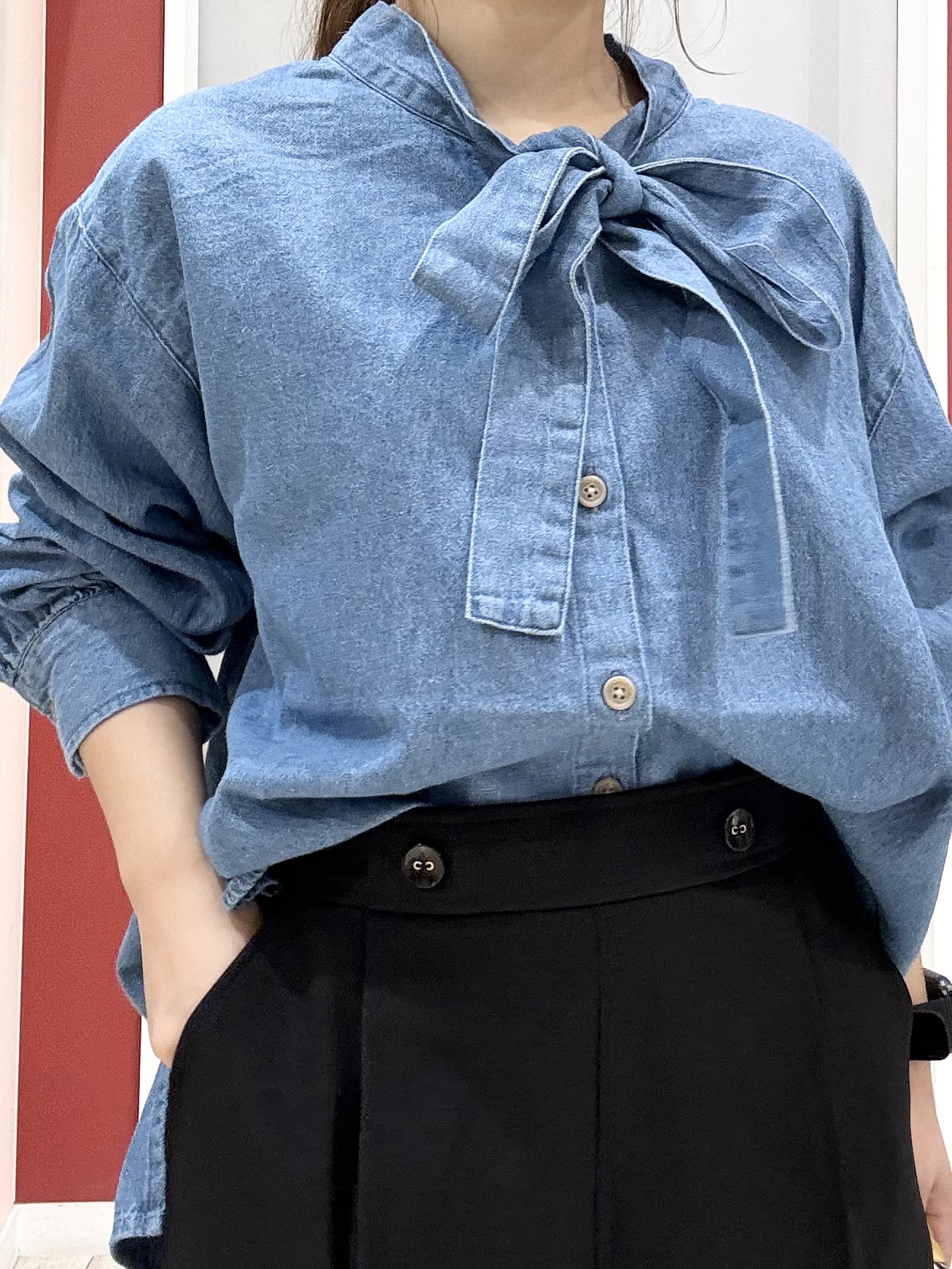 shioさんの「SHOO･LA･RUE｜【洗濯機可】デニムボウタイリボンシャツ」を使ったコーディネート