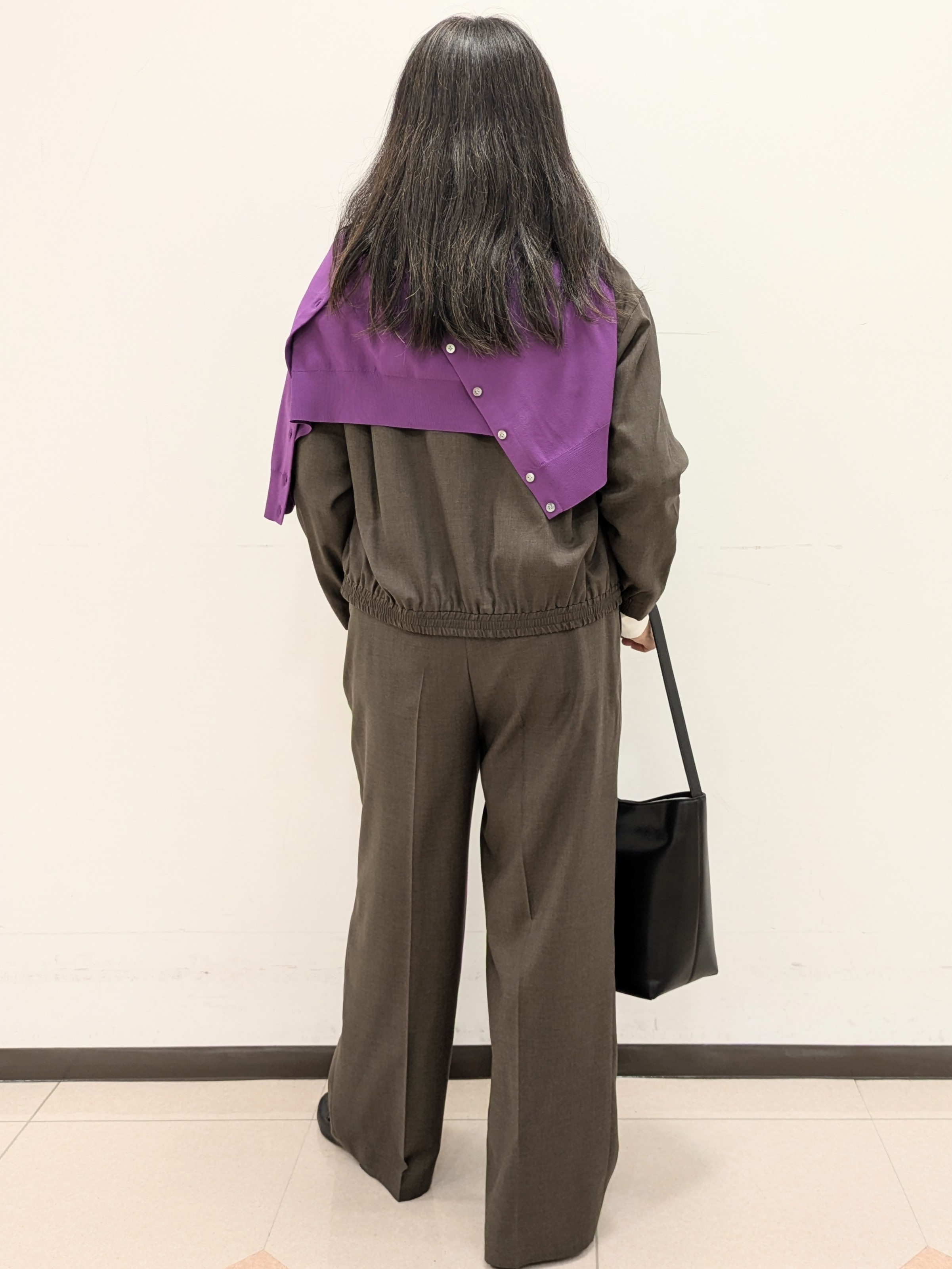 ともさんの「UNTITLED｜【セットアップ可/秋羽織り】メランジツイルシャツ」を使ったコーディネート