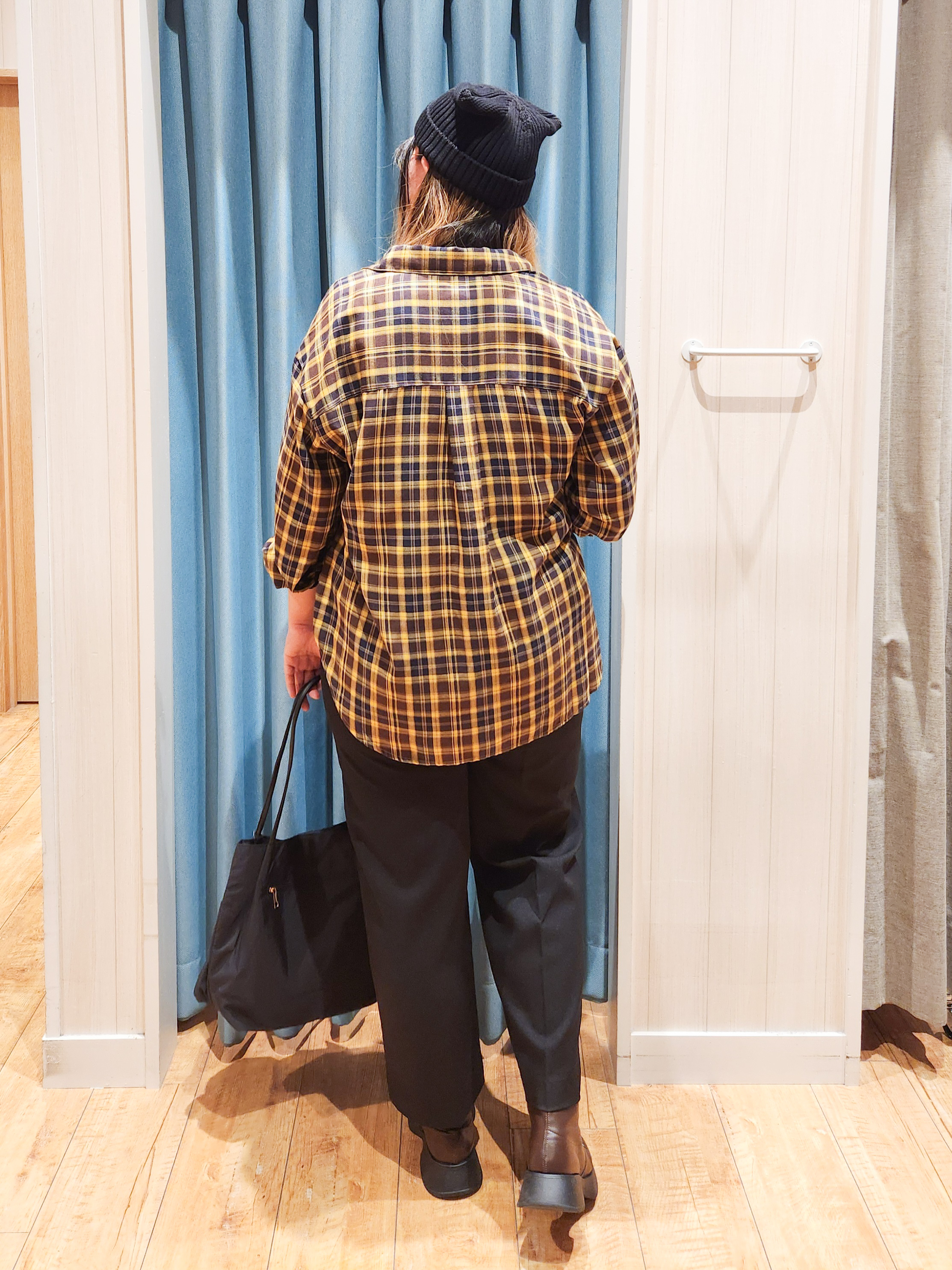 れーやんさんの「SHOO･LA･RUE｜【洗濯後しわになりにくい/S-LL】選べる6パターン 羽織としても活躍する ベーシックシャツ」を使ったコーディネート