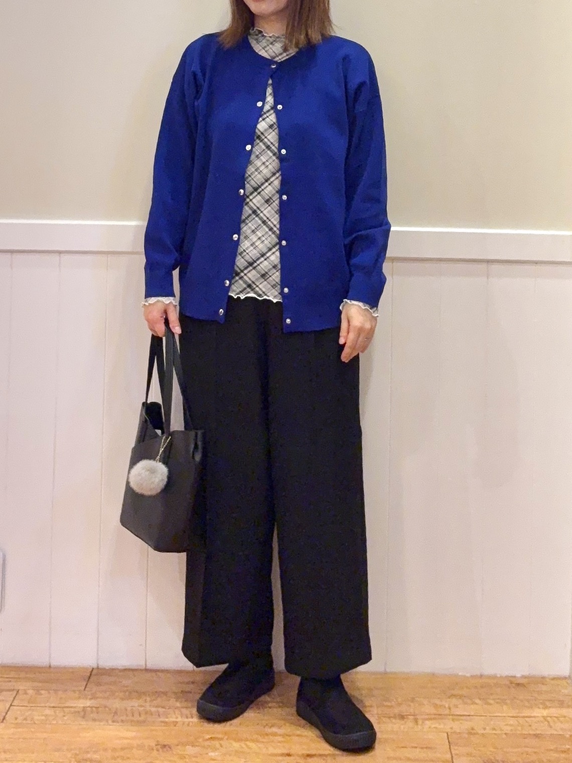 FUJIさんの「SHOO･LA･RUE｜【セットアップ可/洗濯機可】軽やかに羽織れる スポンディッシュ ニットカーディガン」を使ったコーディネート