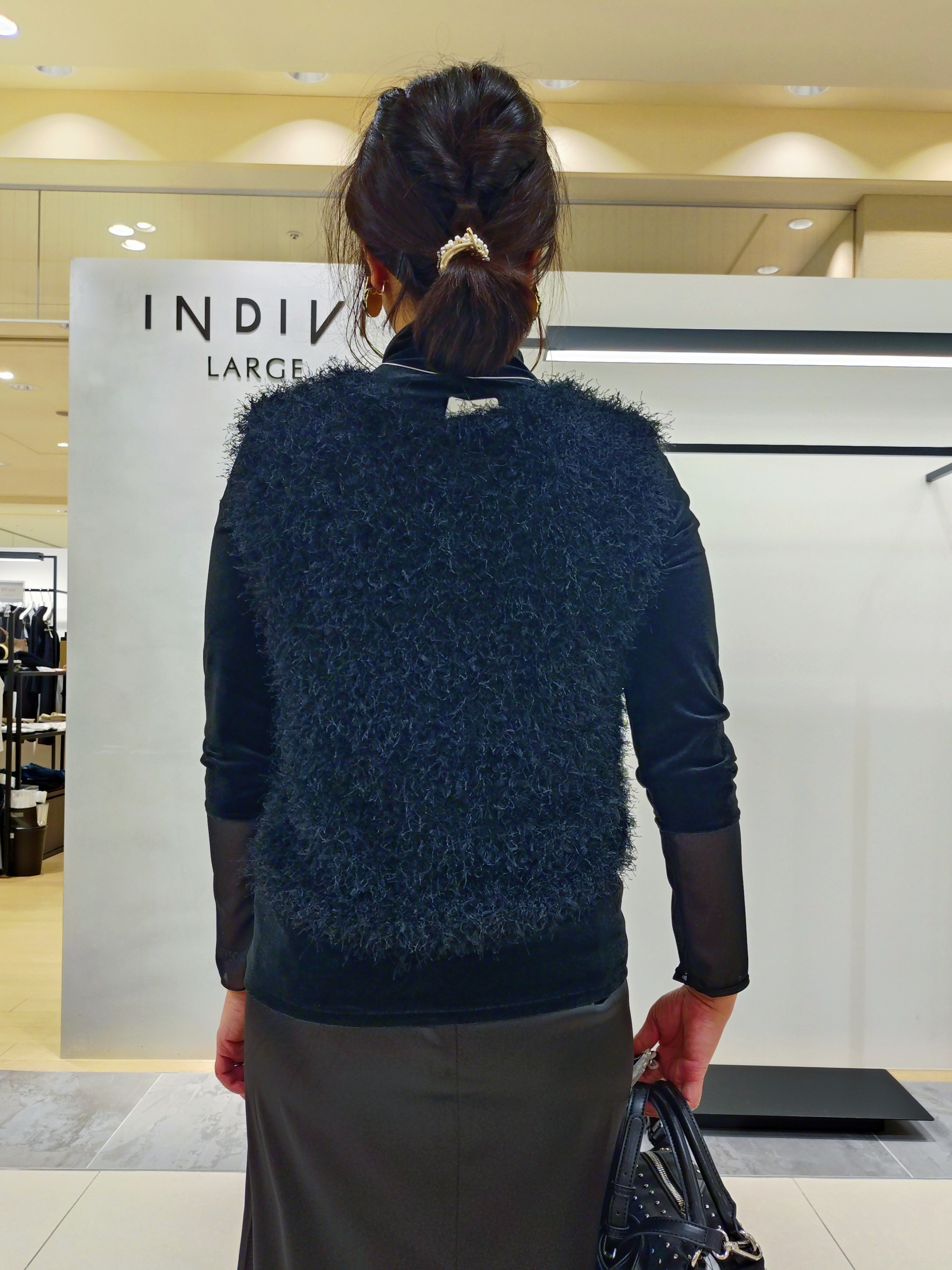 TOMOMIさんの「INDIVI｜【楽ちん出し入れ】ミニスタッズ 2WAYハンドバッグ」を使ったコーディネート