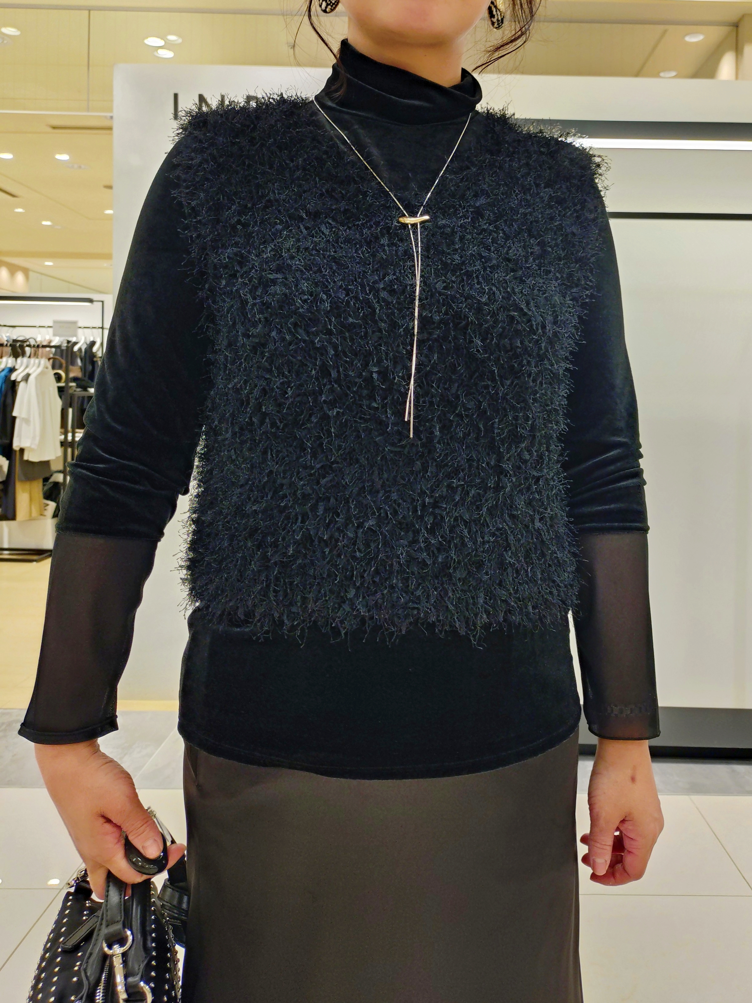 TOMOMIさんの「INDIVI｜【楽ちん出し入れ】ミニスタッズ 2WAYハンドバッグ」を使ったコーディネート
