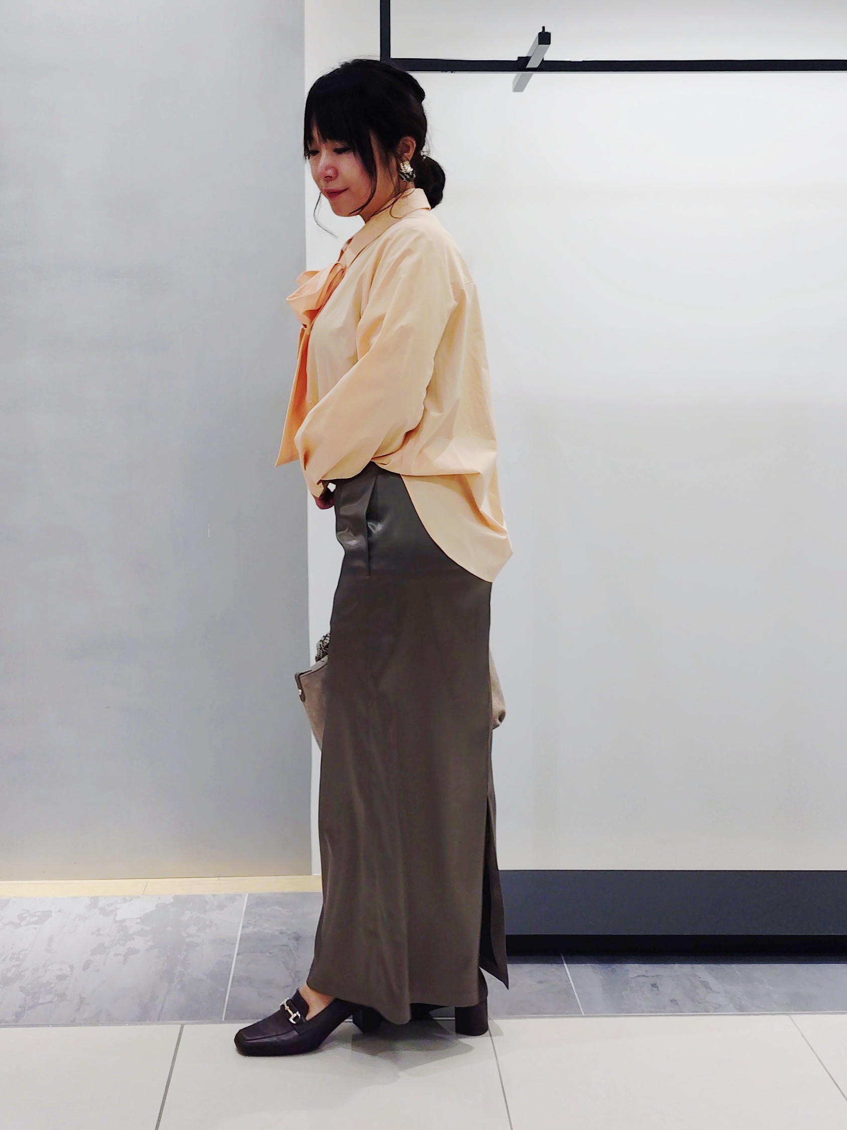 TOMOMIさんの「INDIVI｜【ストレッチ◎】取外し可ボウタイシャツ」を使ったコーディネート