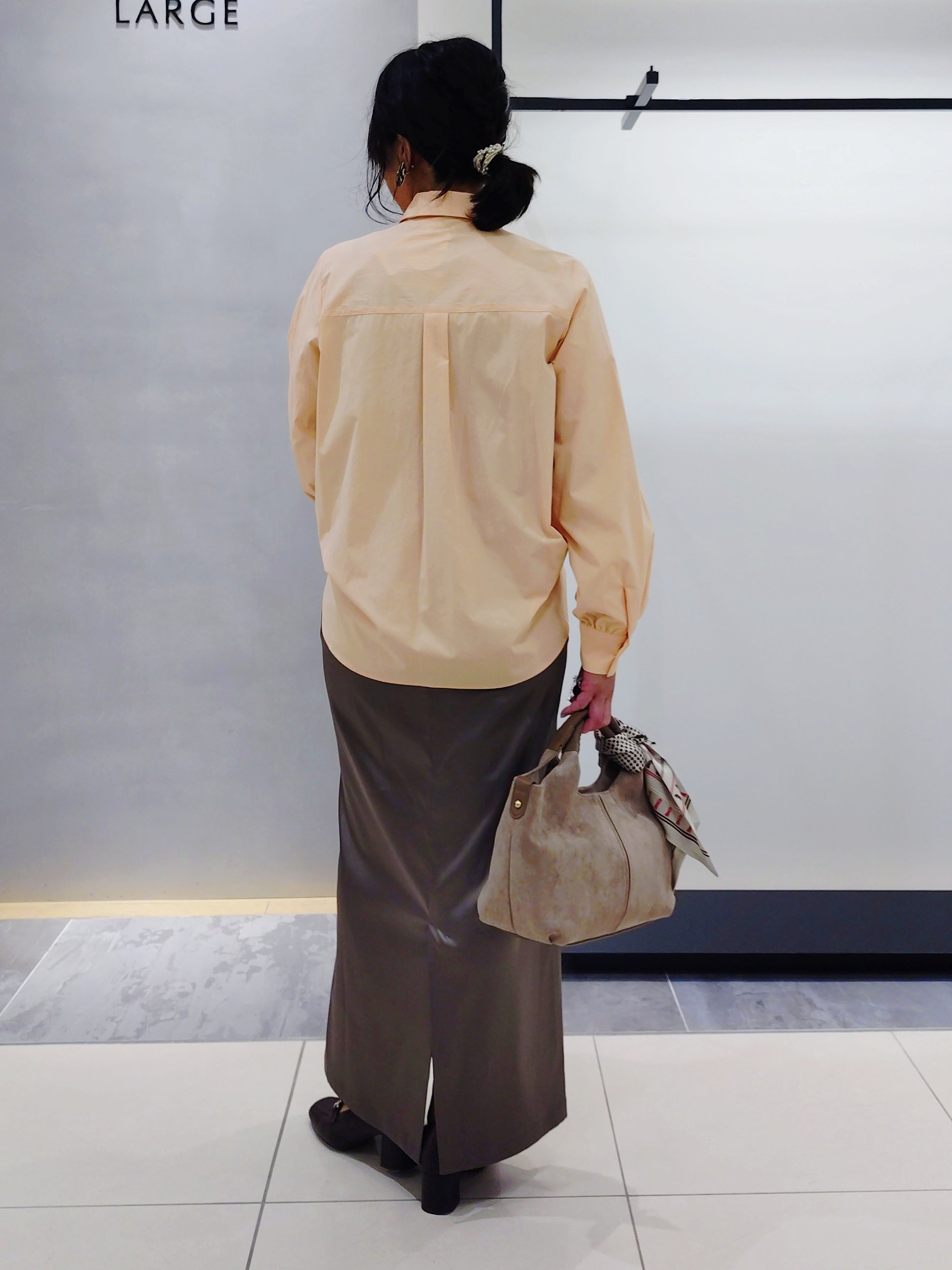 TOMOMIさんの「INDIVI｜【ストレッチ◎】取外し可ボウタイシャツ」を使ったコーディネート
