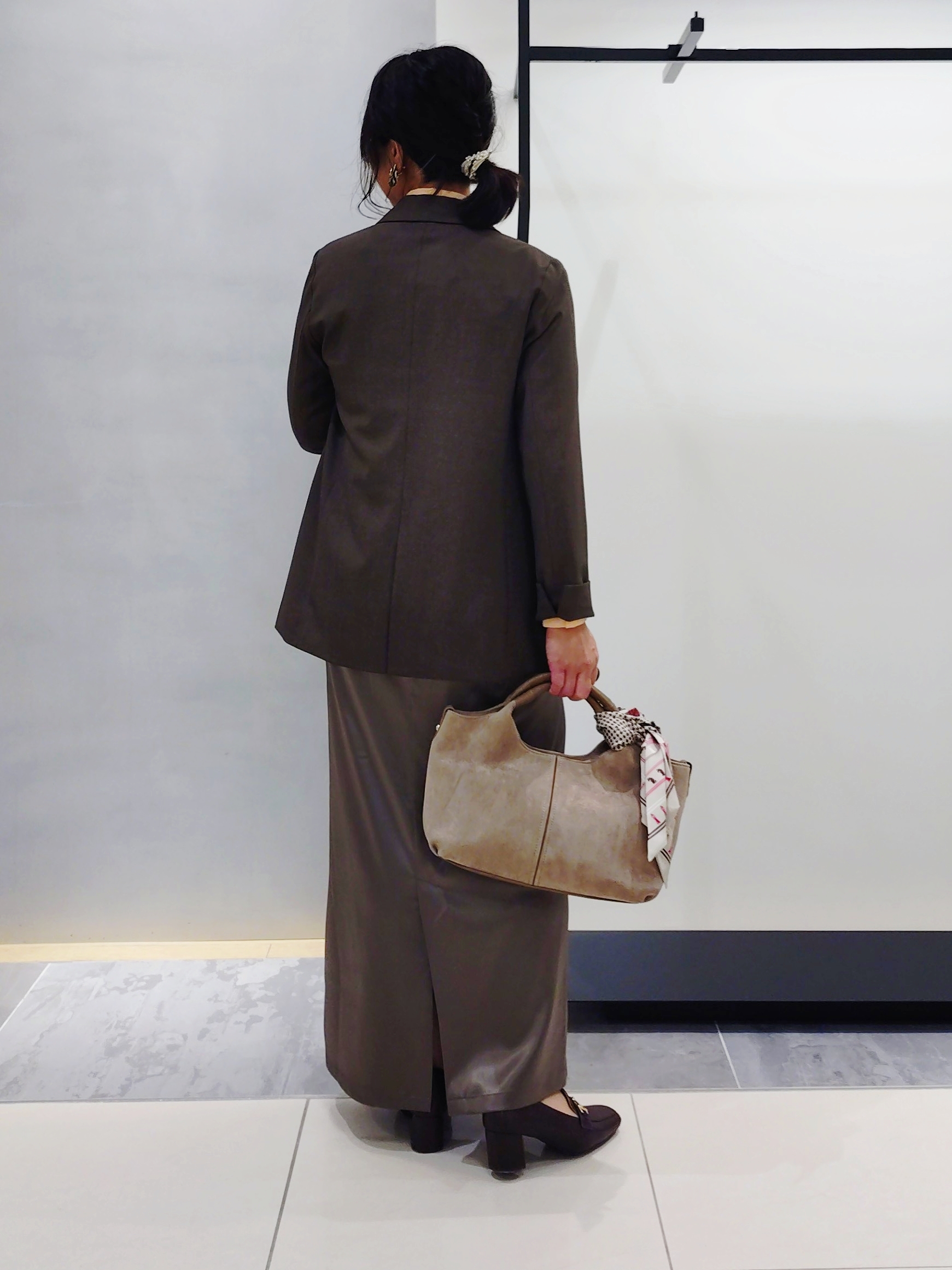 TOMOMIさんの「INDIVI｜【ストレッチ◎】取外し可ボウタイシャツ」を使ったコーディネート