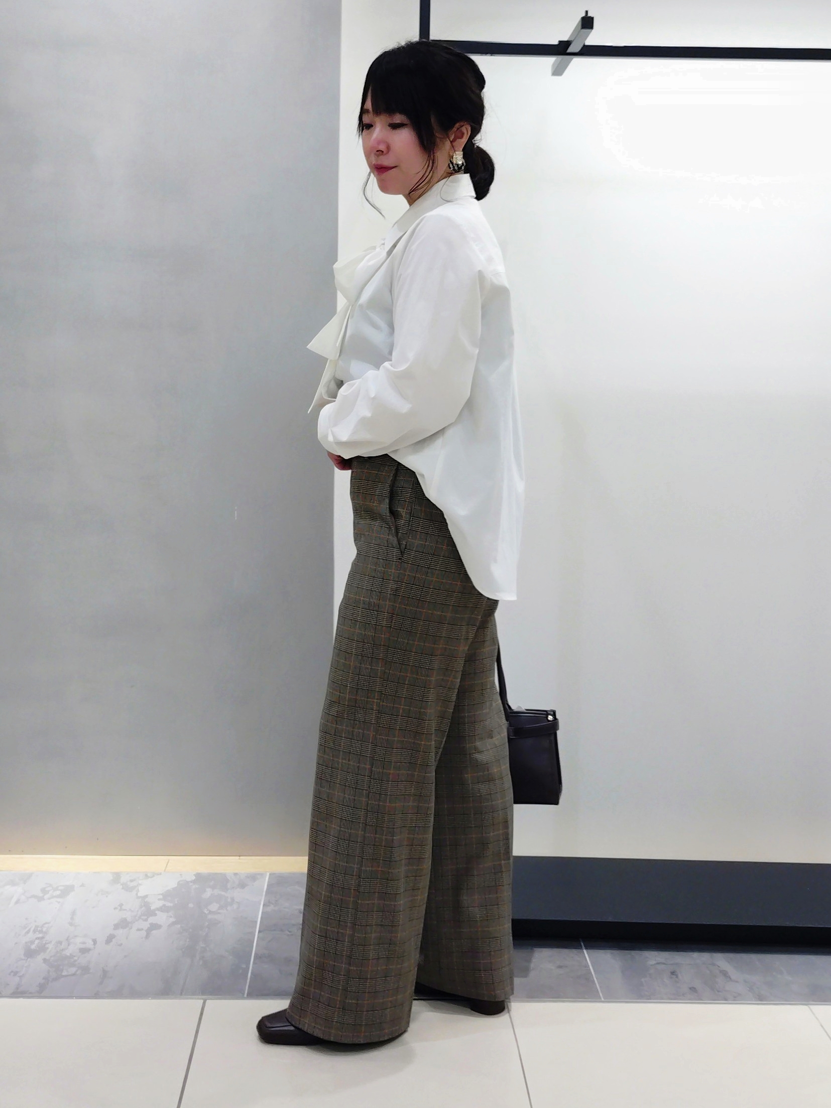 TOMOMIさんの「INDIVI｜【ストレッチ◎】取外し可ボウタイシャツ」を使ったコーディネート