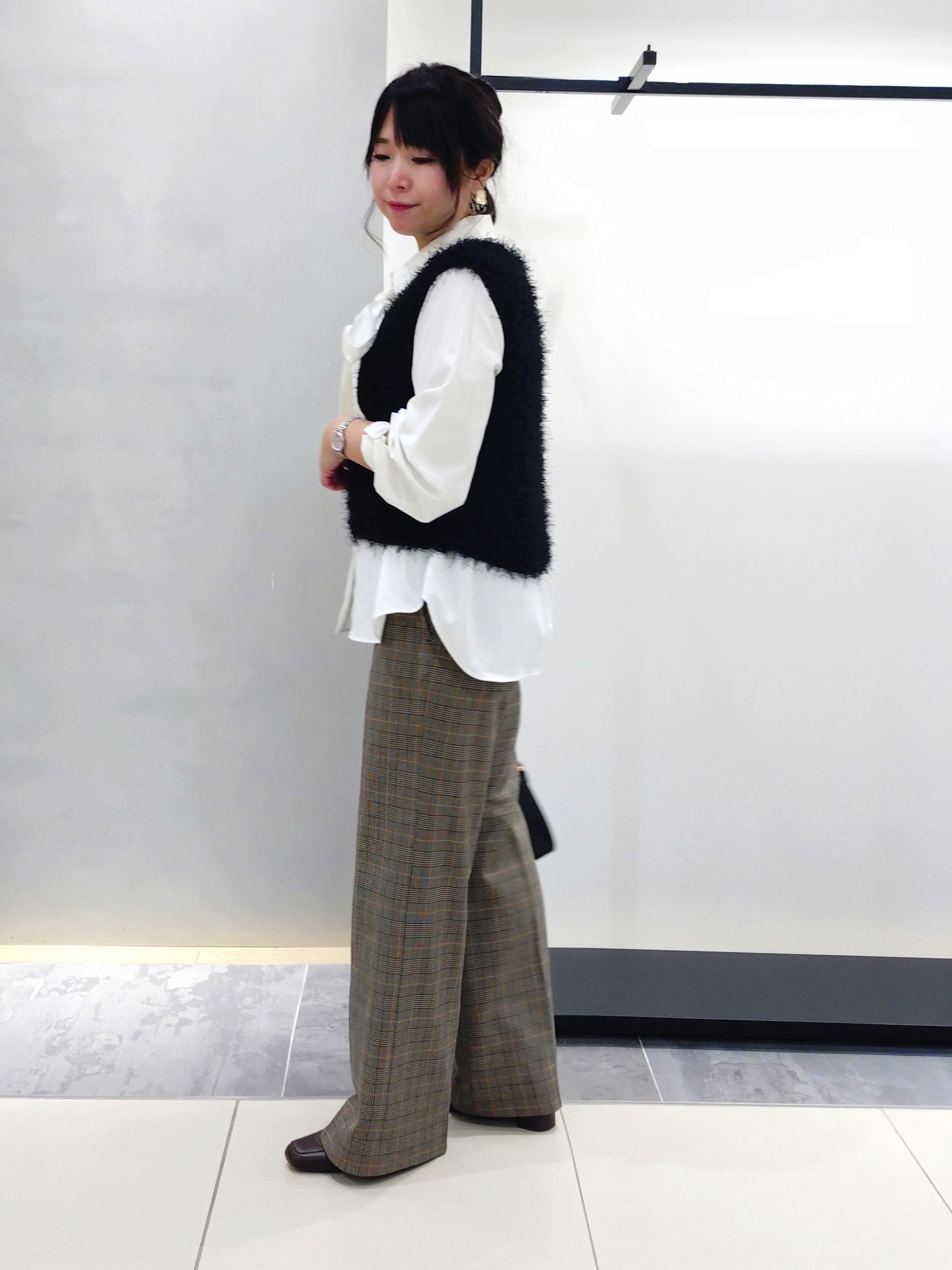 TOMOMIさんの「INDIVI｜【洗濯機OK／ストレッチ◎】ストレートワイドパンツ」を使ったコーディネート