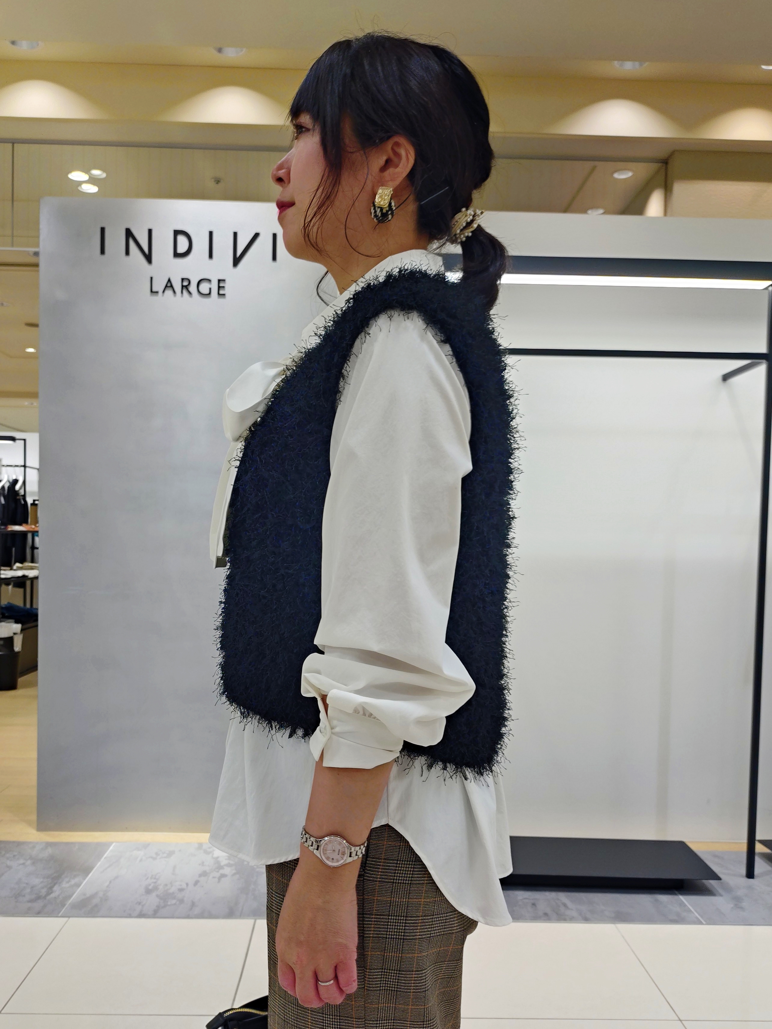 TOMOMIさんの「INDIVI｜【洗濯機OK／ストレッチ◎】ストレートワイドパンツ」を使ったコーディネート
