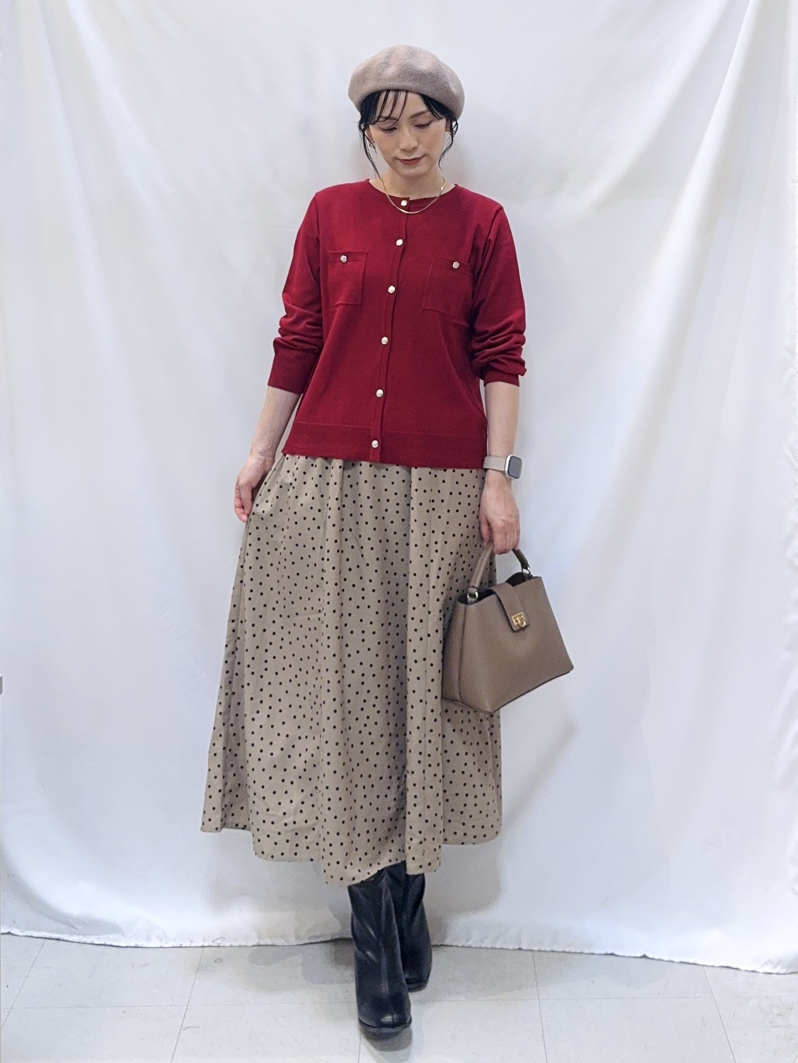 𝐇𝐢𝐫𝐨𝐦𝐢さんの「SHOO･LA･RUE｜【洗濯機可/S-LL】金ボタンが上品に。さらさらタッチカーディガン」を使ったコーディネート