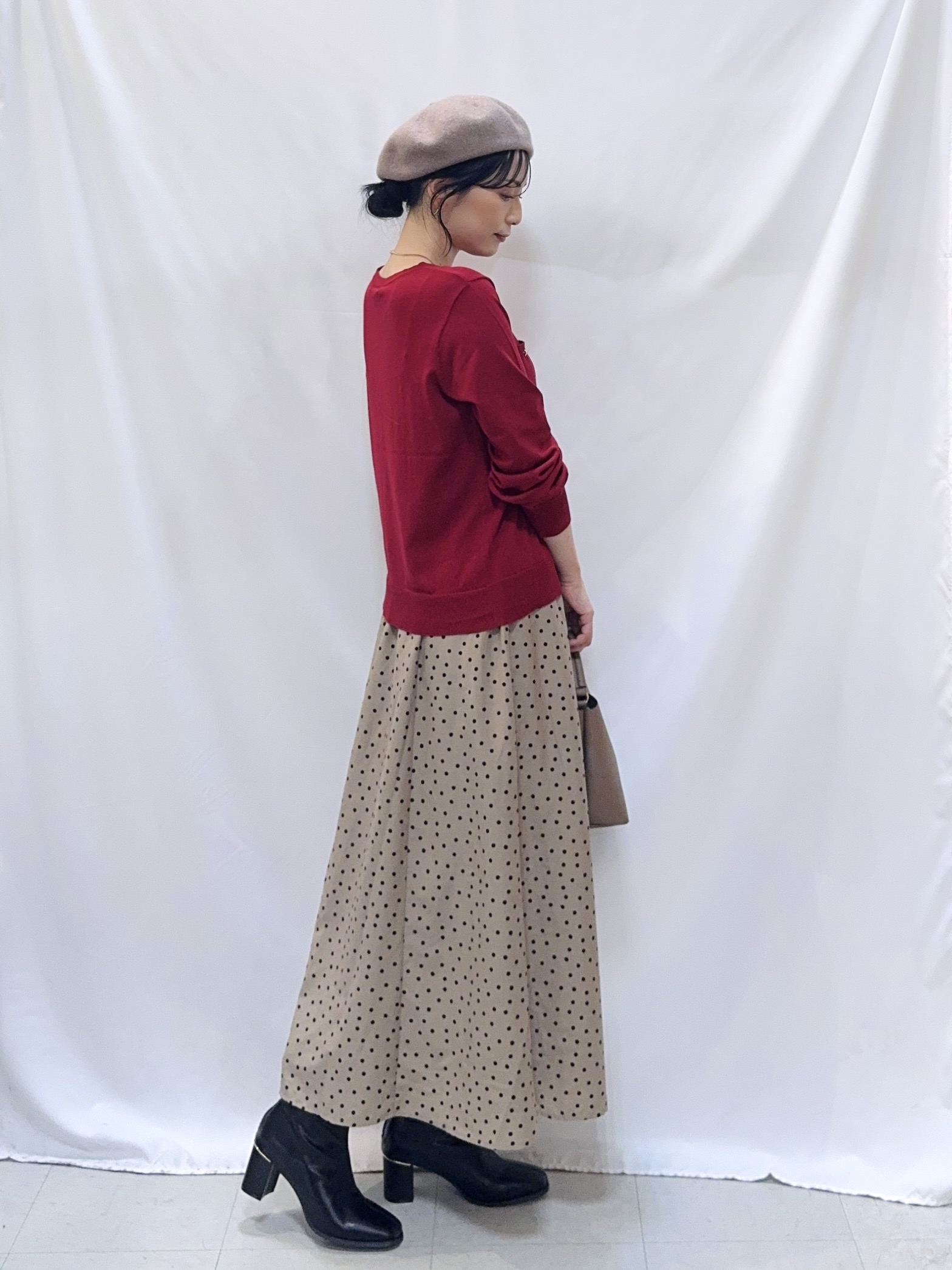 𝐇𝐢𝐫𝐨𝐦𝐢さんの「SHOO･LA･RUE｜【洗濯機可/S-LL】金ボタンが上品に。さらさらタッチカーディガン」を使ったコーディネート